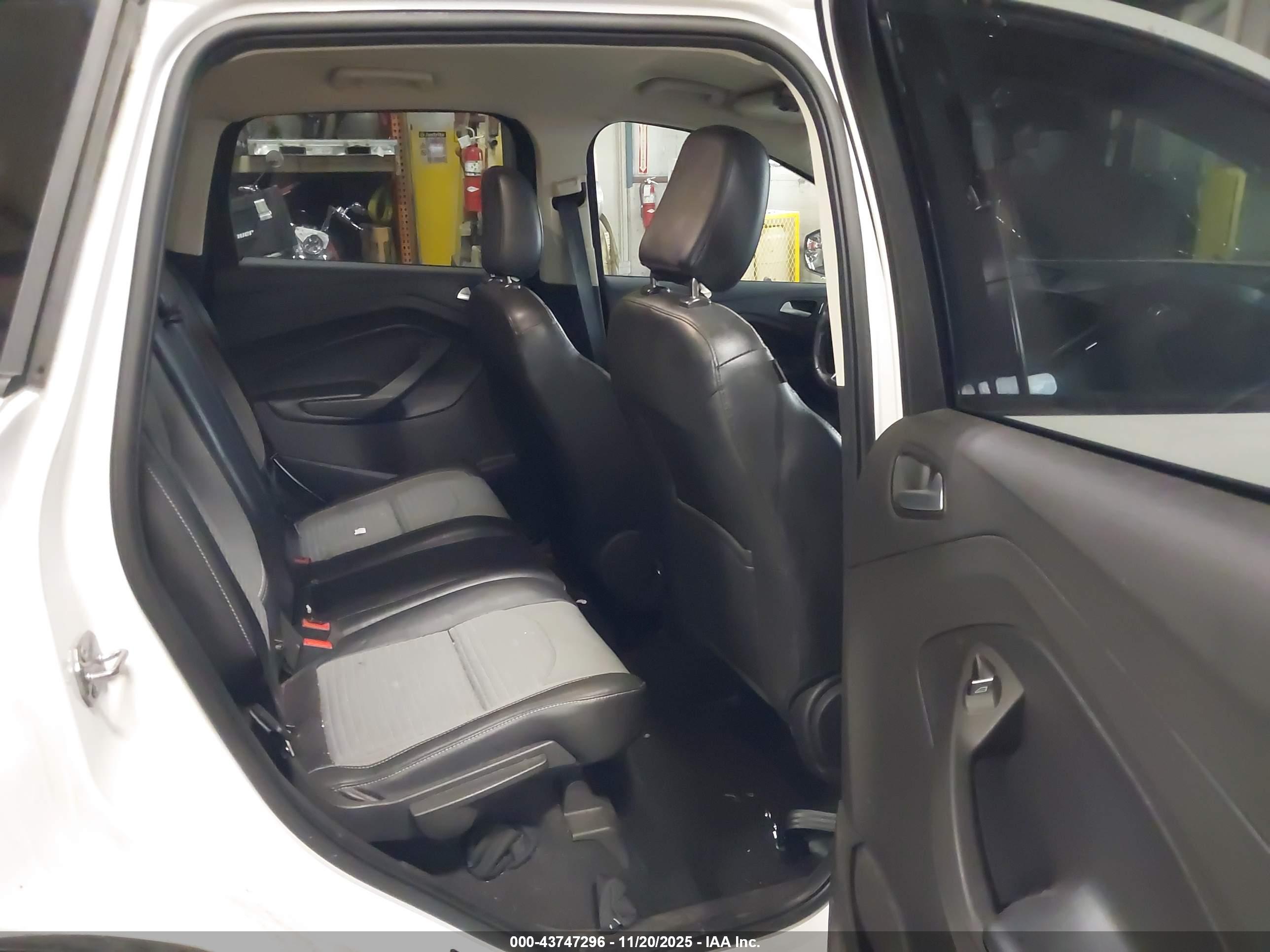 FORD ESCAPE image 8