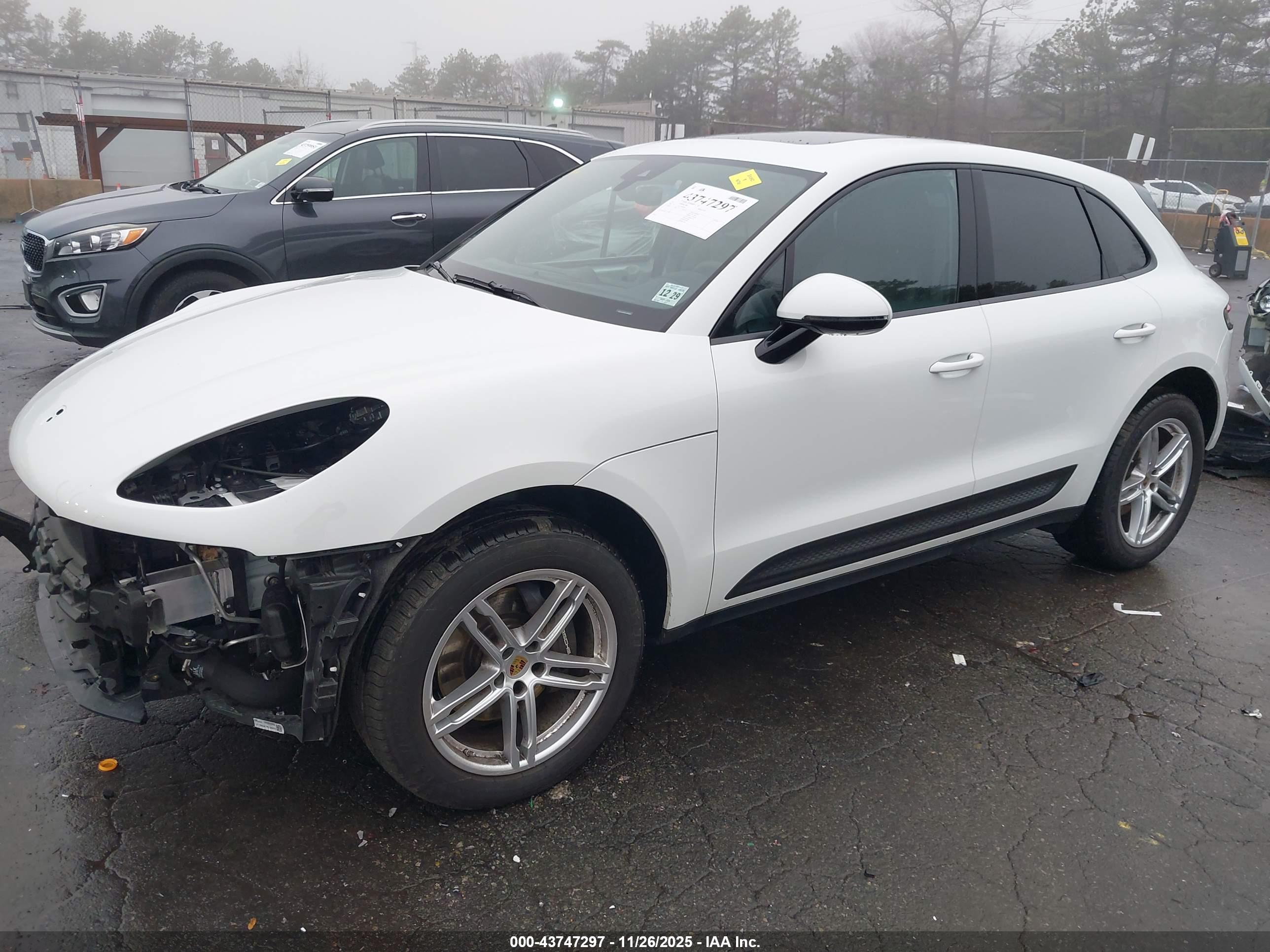 PORSCHE MACAN image 2
