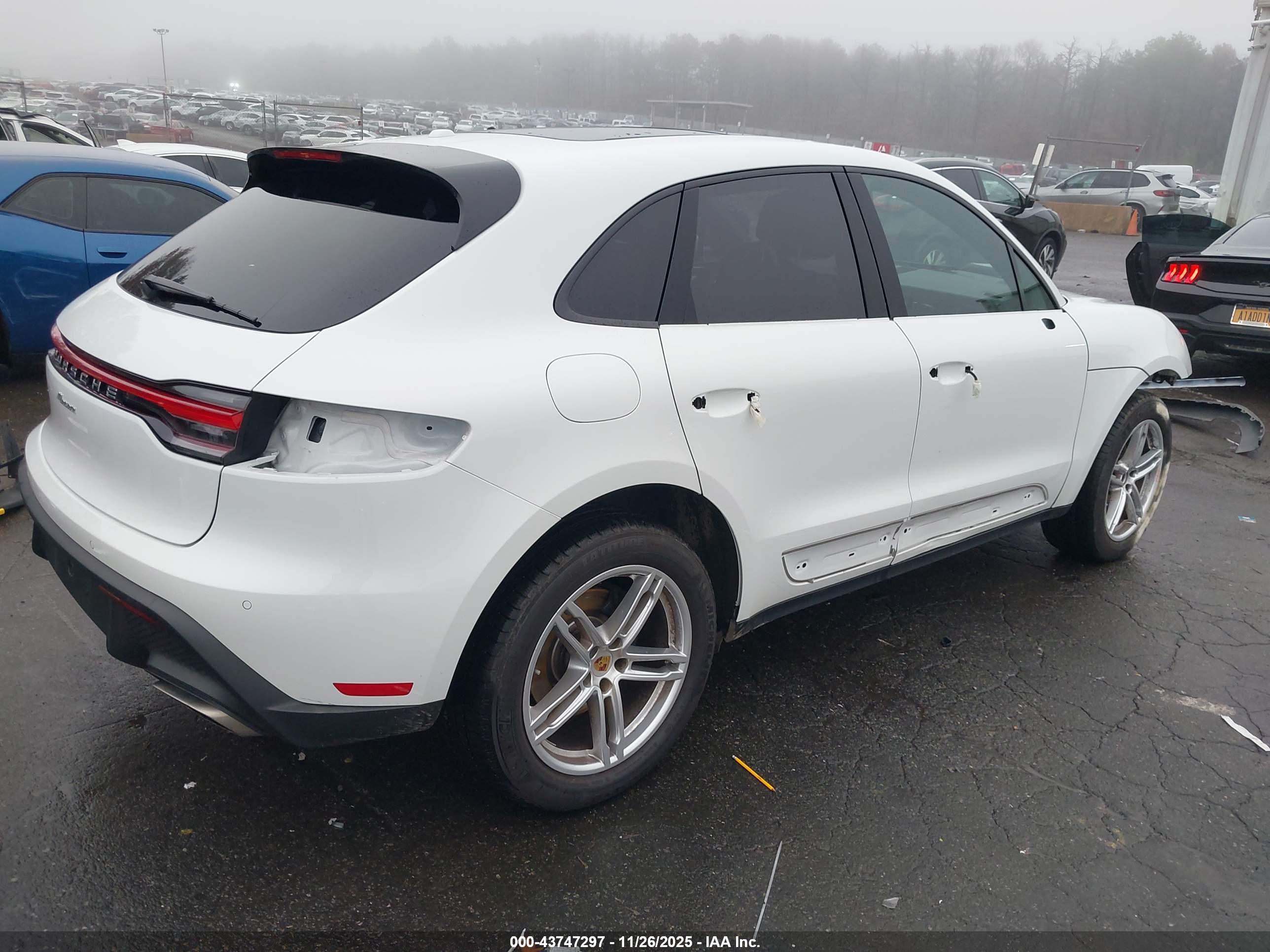 PORSCHE MACAN image 4