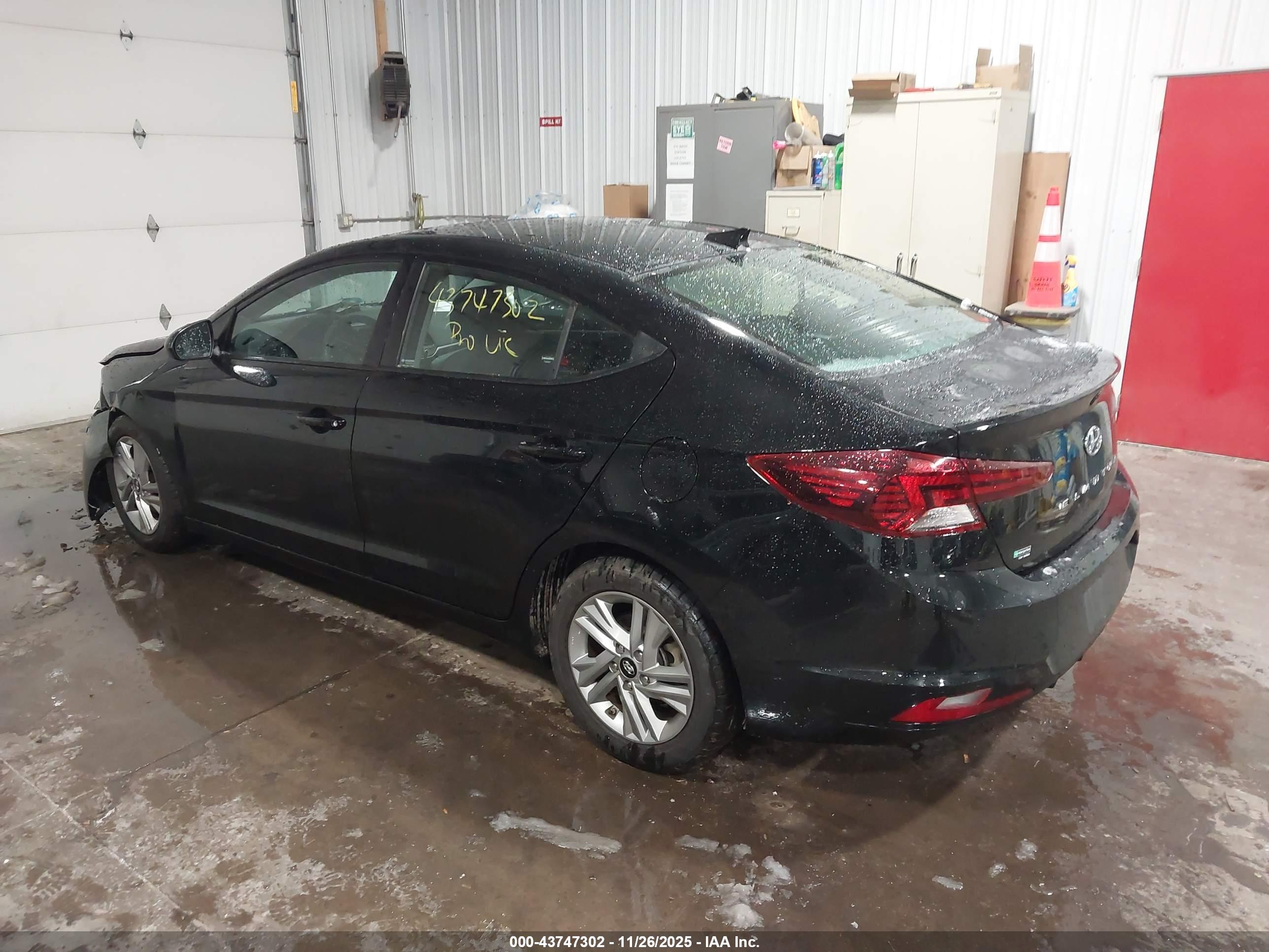HYUNDAI ELANTRA image 3