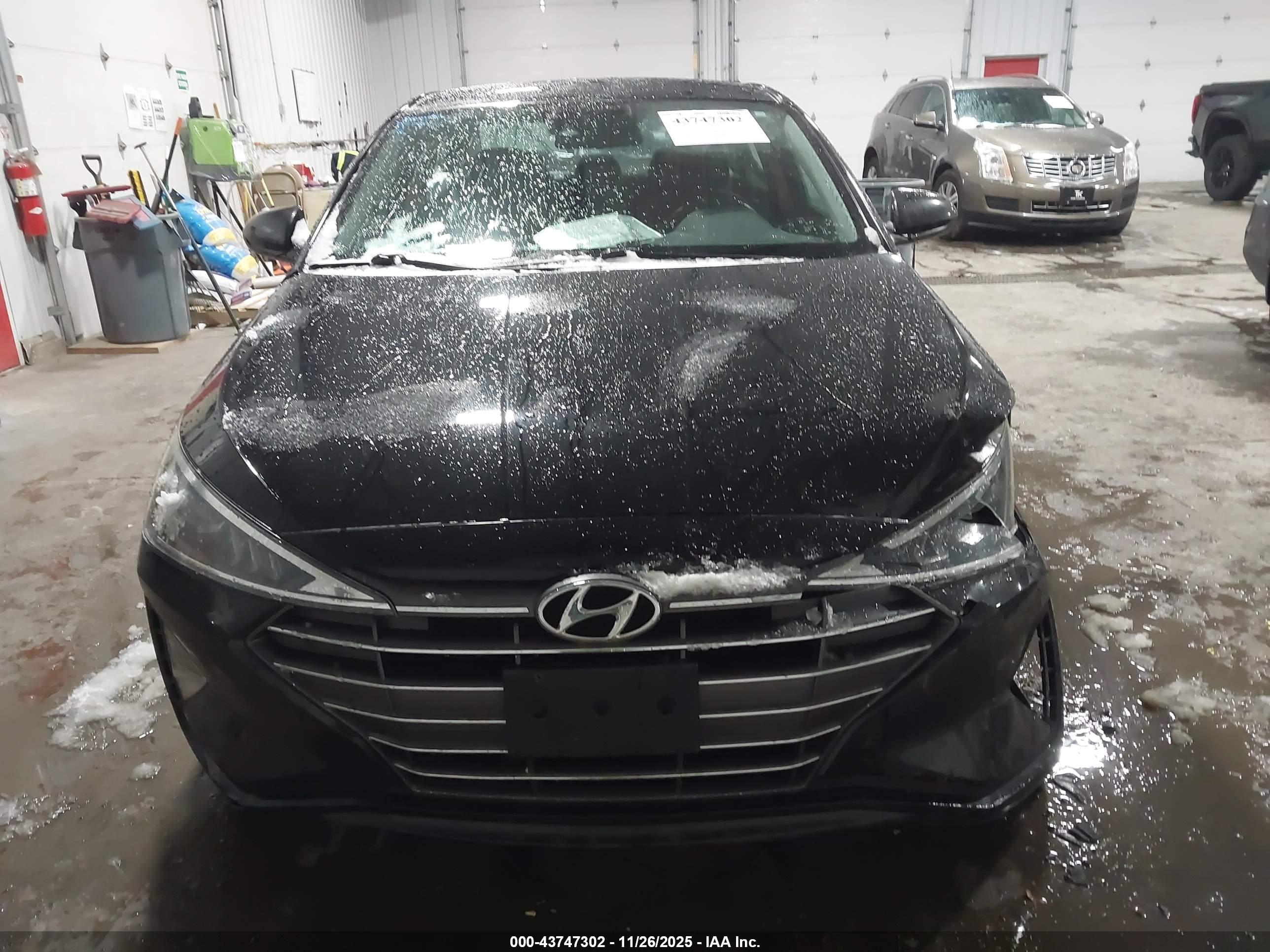 HYUNDAI ELANTRA image 6