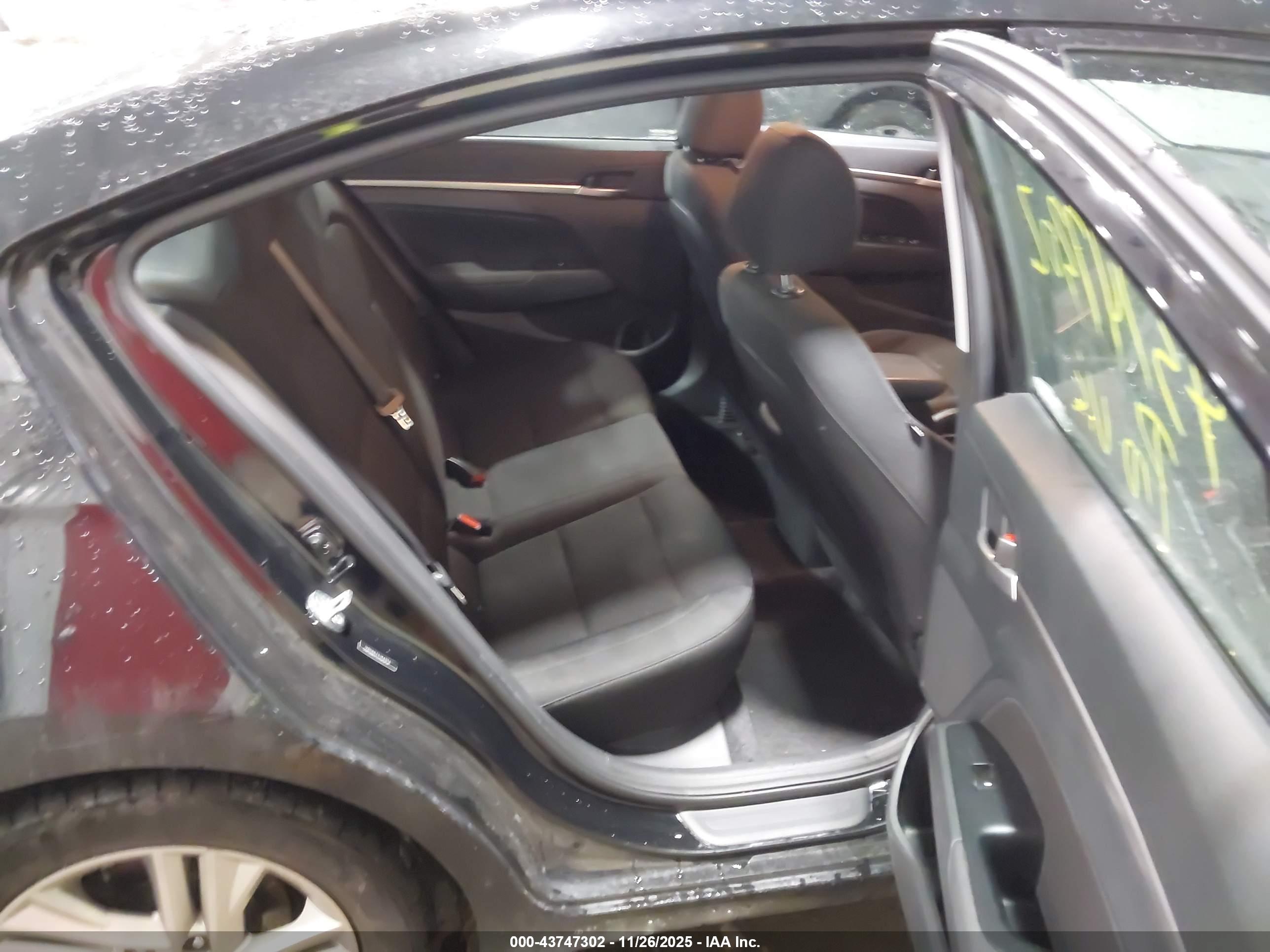 HYUNDAI ELANTRA image 8
