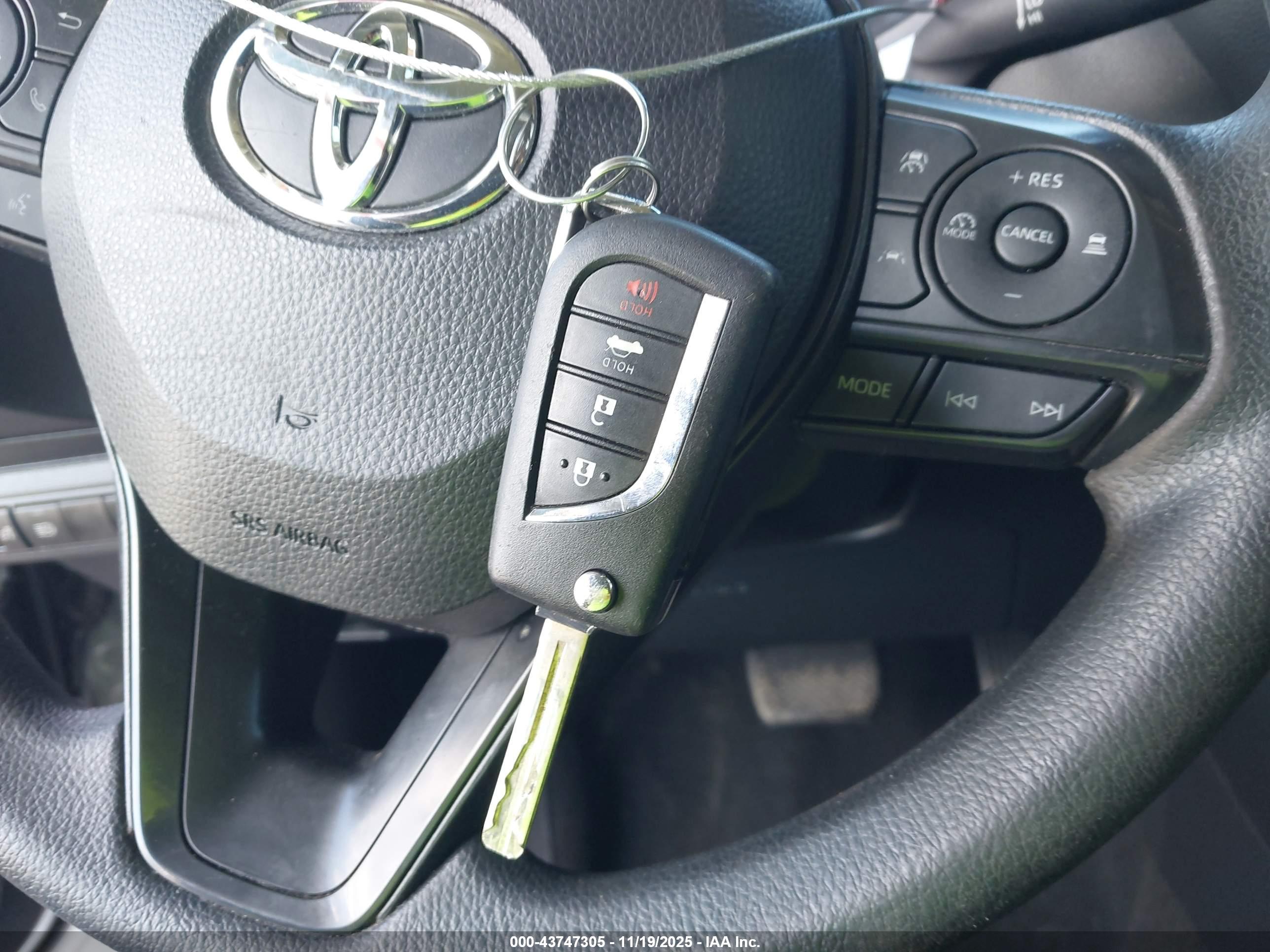 TOYOTA COROLLA image 11