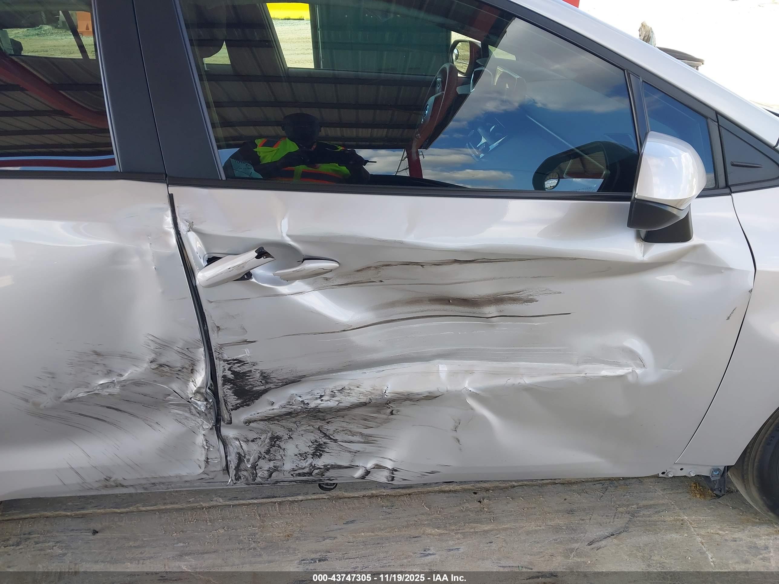 TOYOTA COROLLA image 6