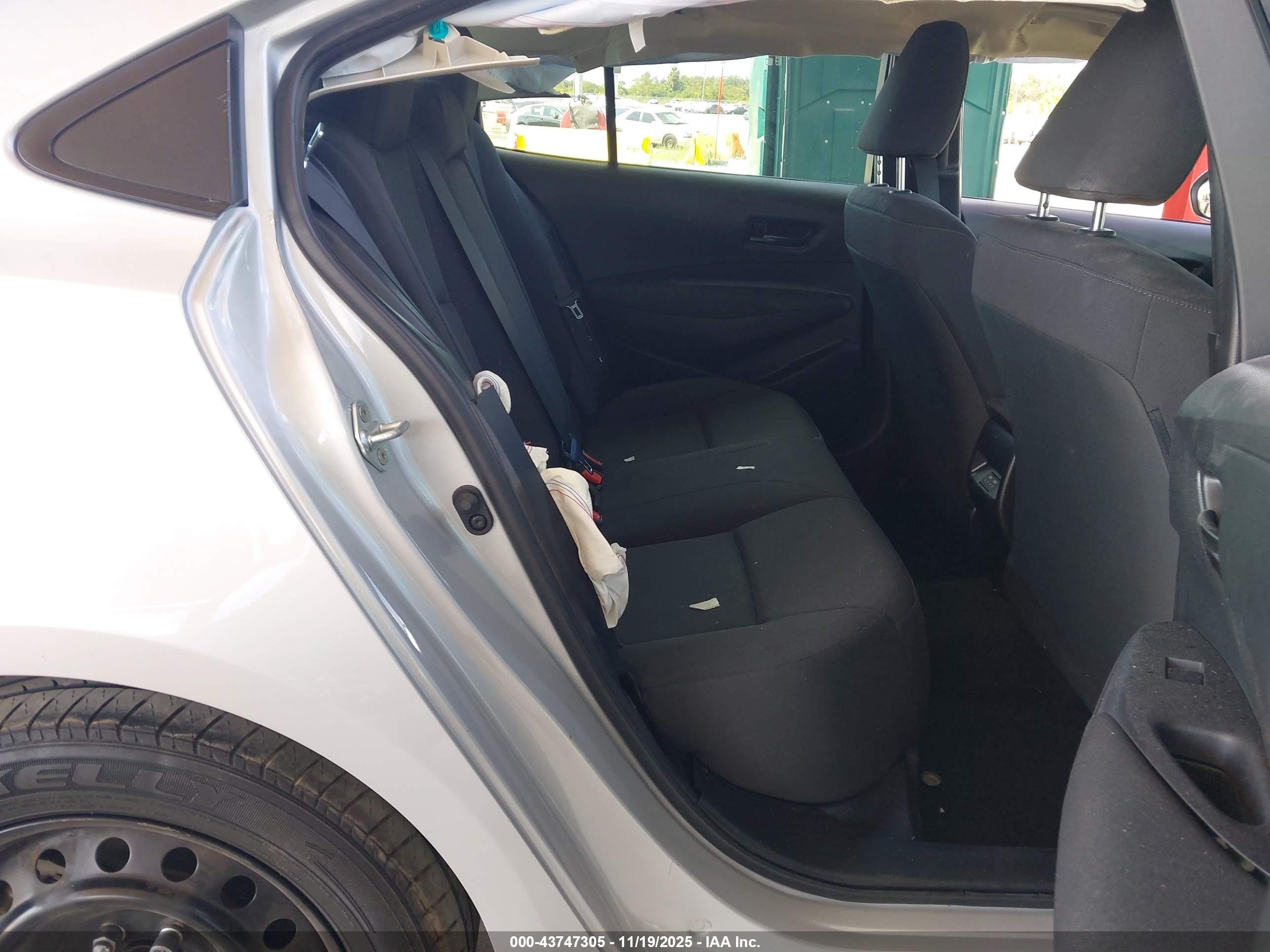 TOYOTA COROLLA image 8