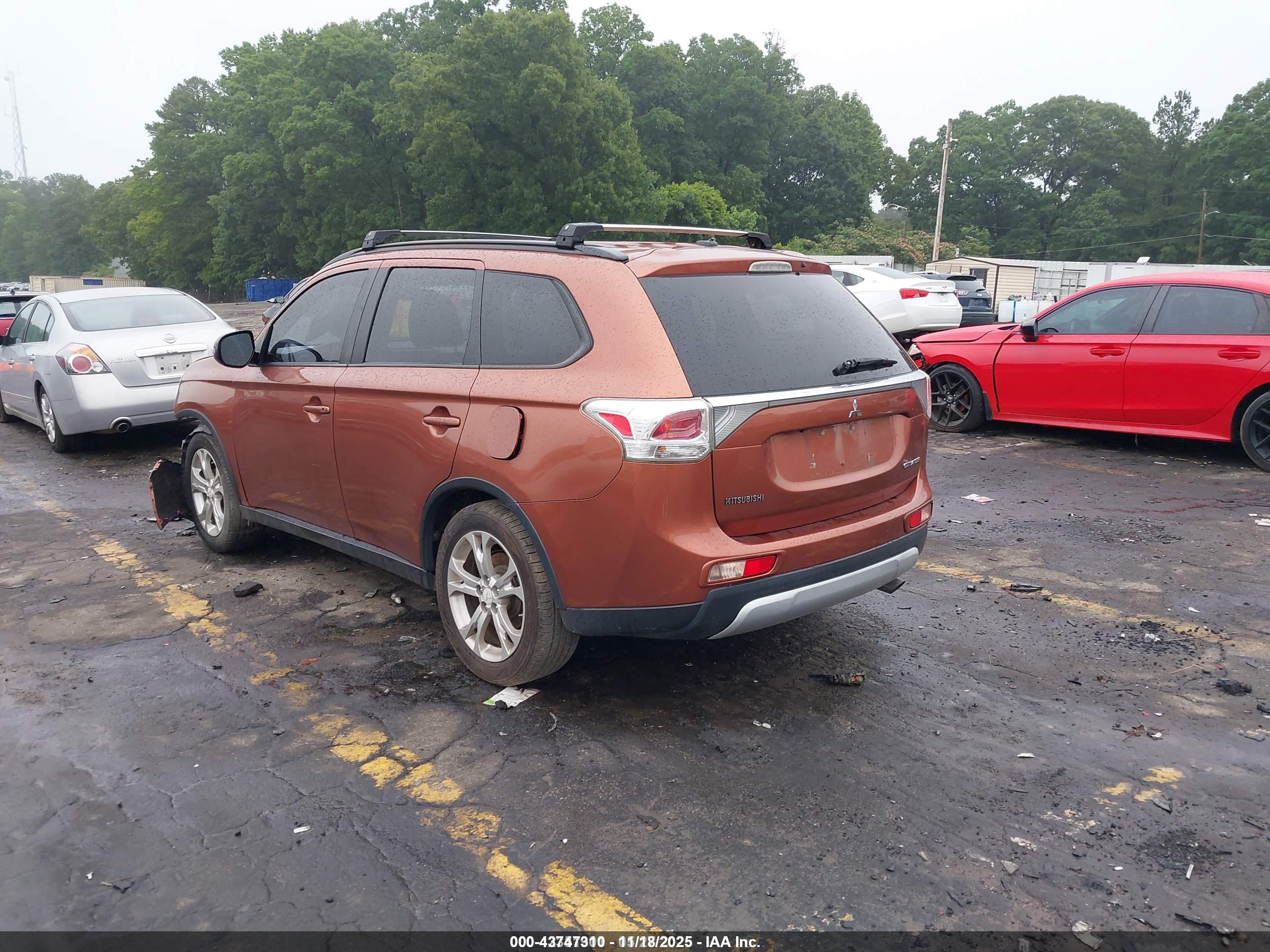 MITSUBISHI OUTLANDER image 3