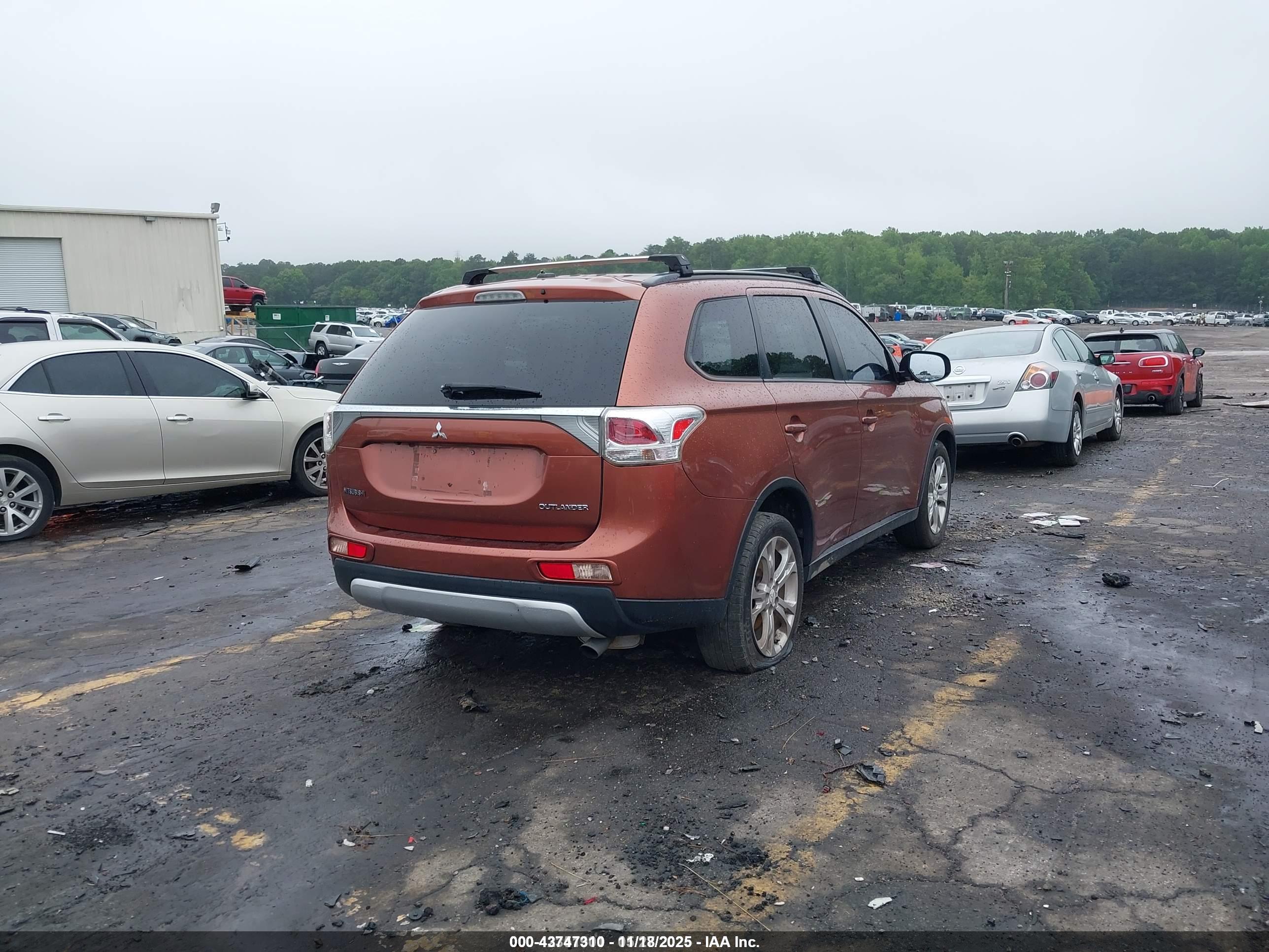 MITSUBISHI OUTLANDER image 4