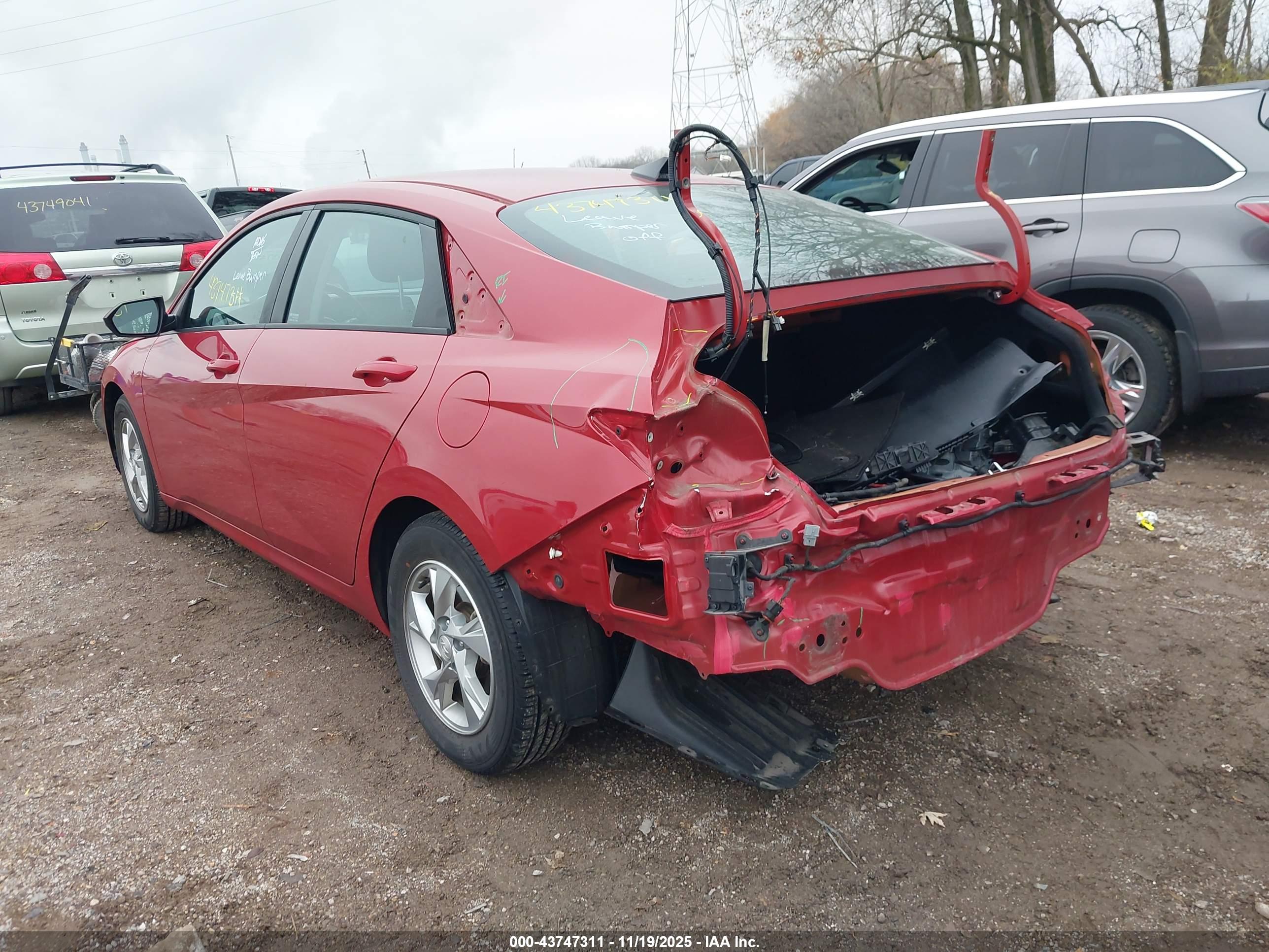 HYUNDAI ELANTRA image 3
