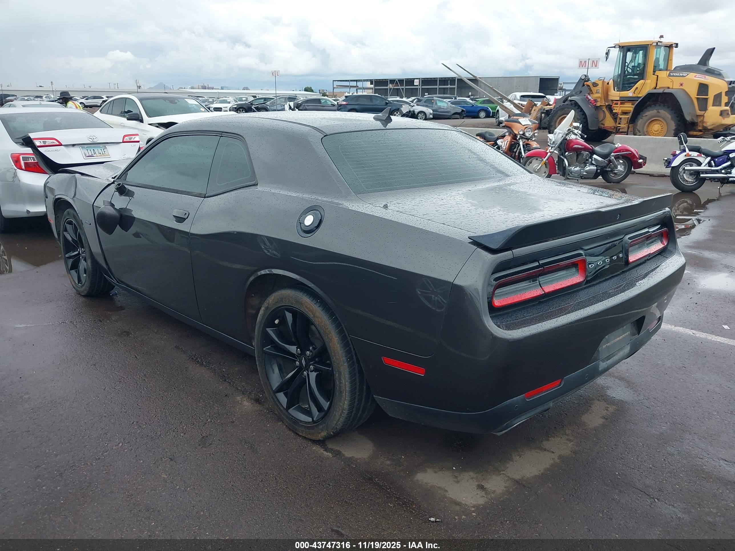 DODGE CHALLENGER image 3