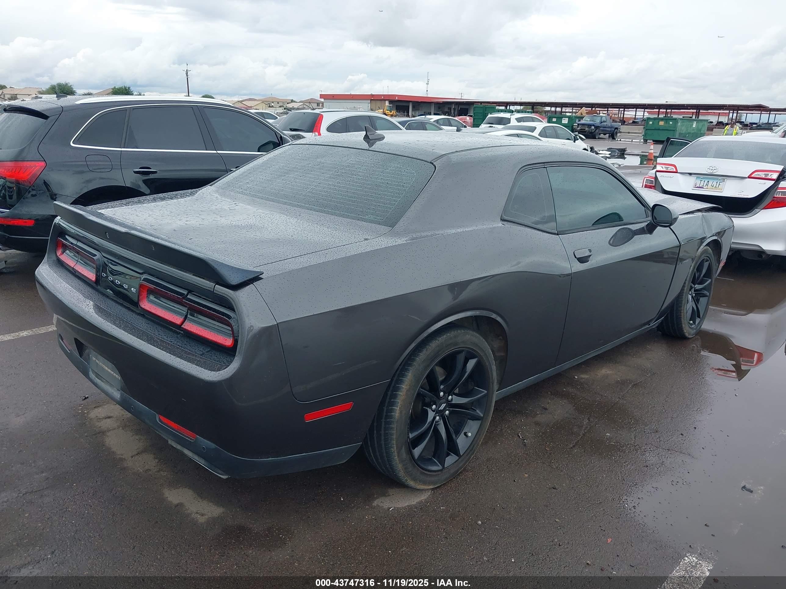 DODGE CHALLENGER image 4