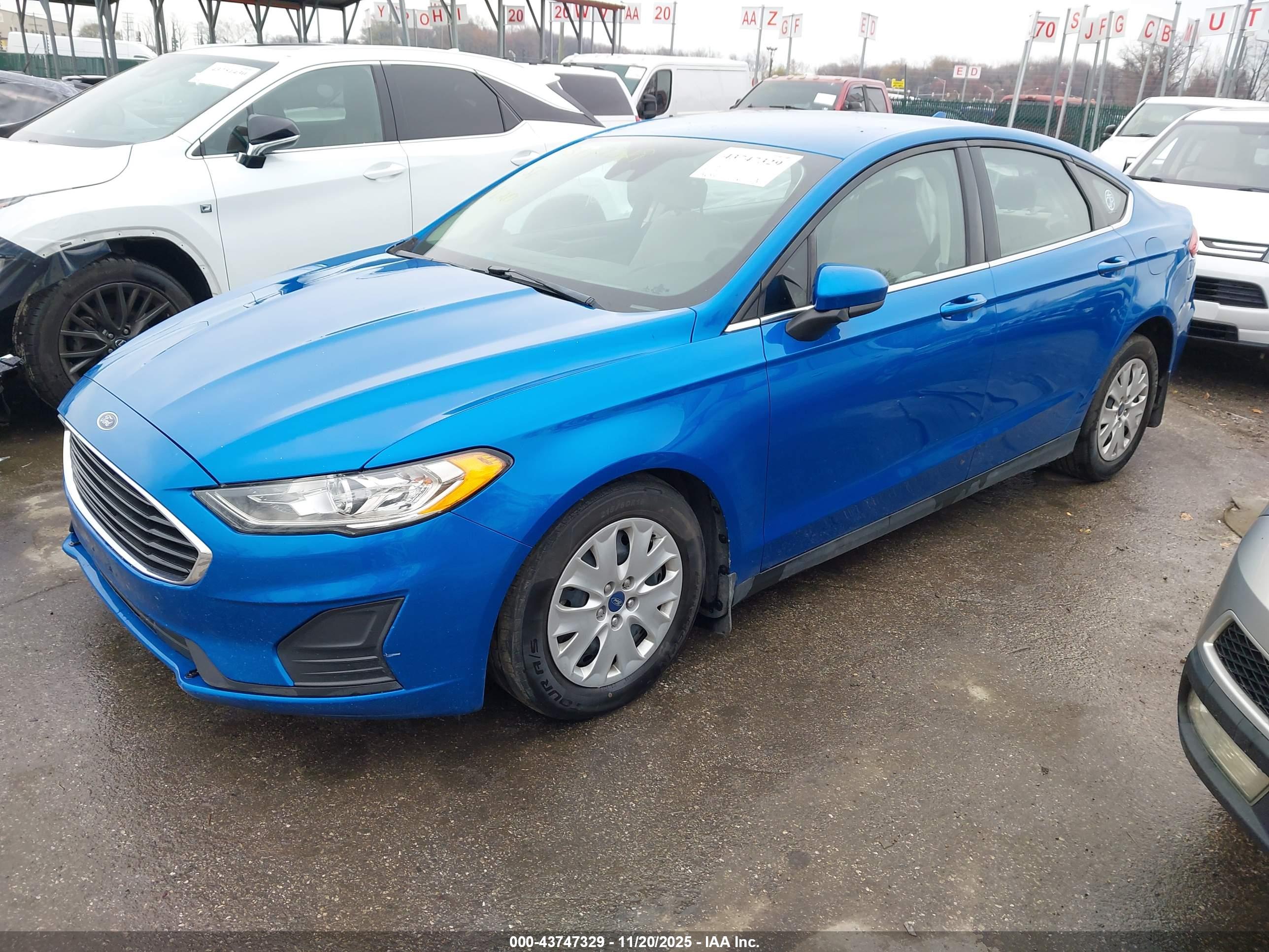 FORD FUSION image 2