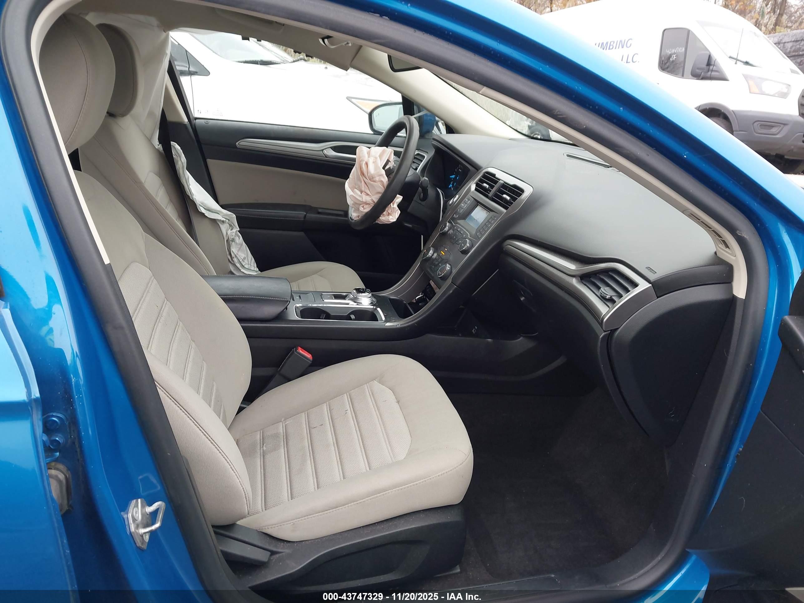 FORD FUSION image 5
