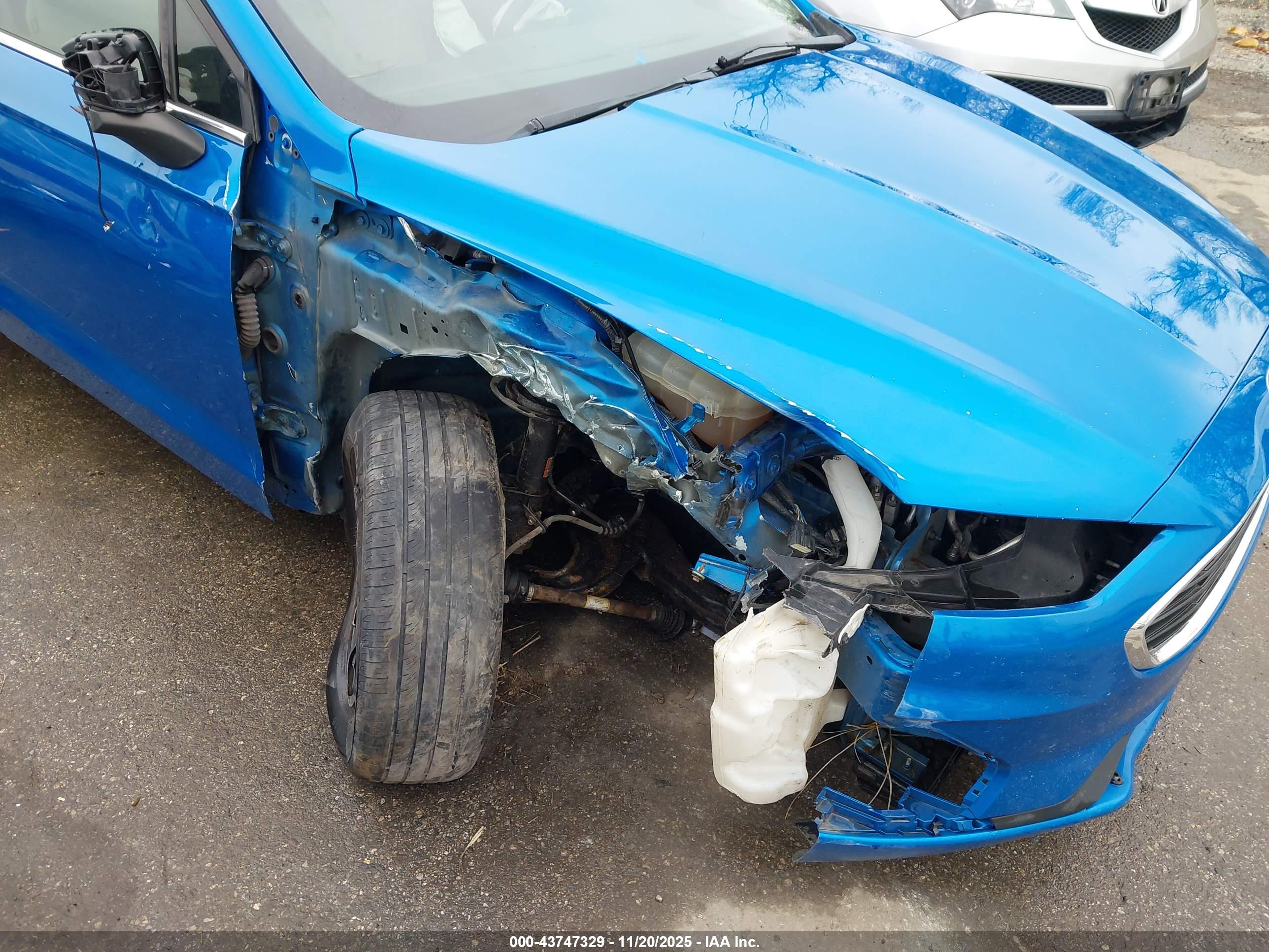 FORD FUSION image 6