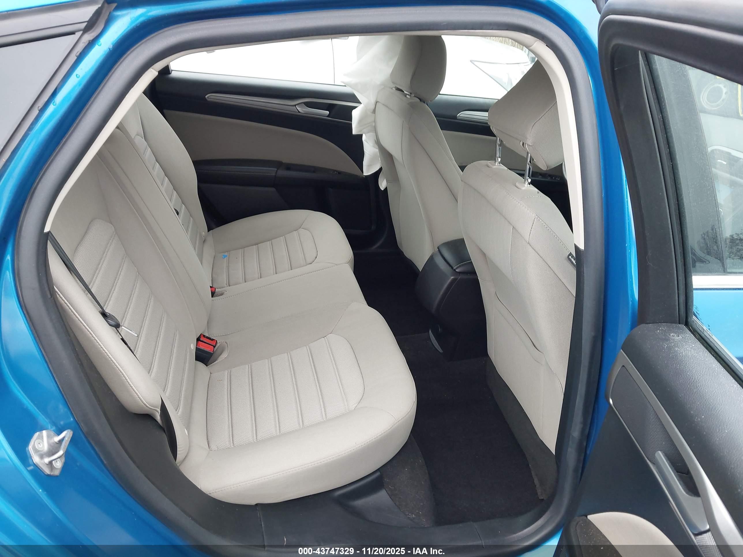 FORD FUSION image 8