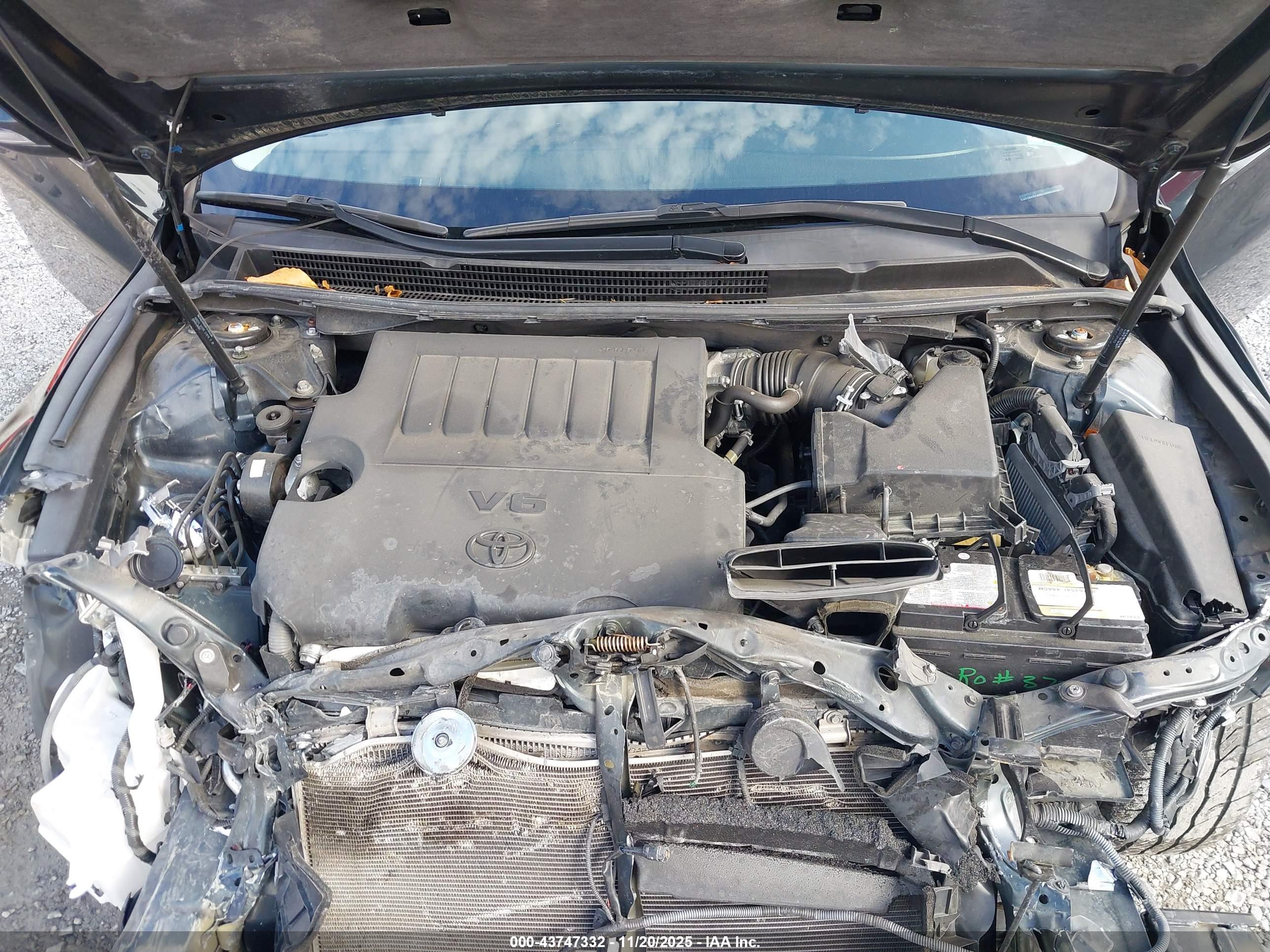 TOYOTA AVALON image 10