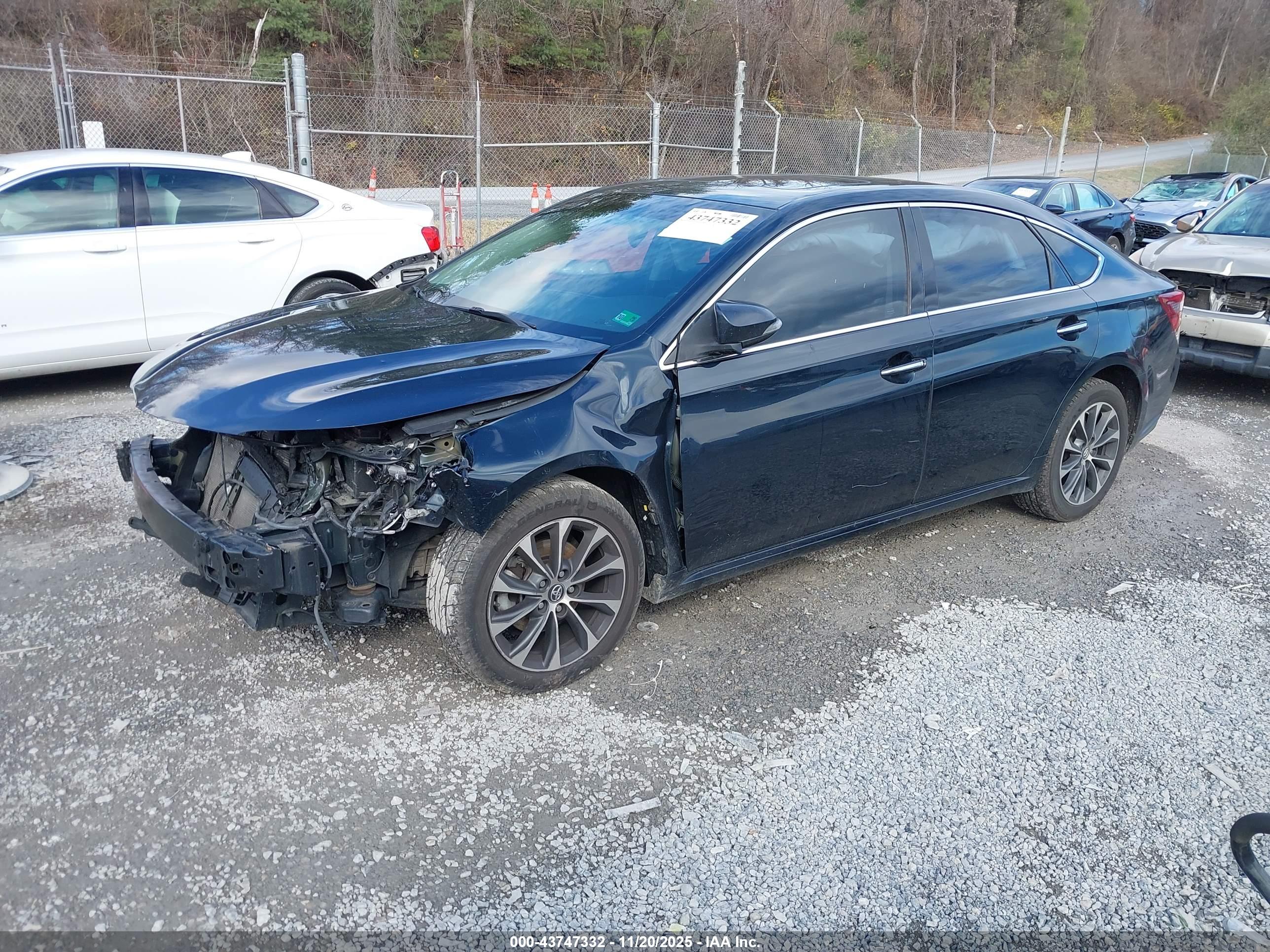 TOYOTA AVALON image 2