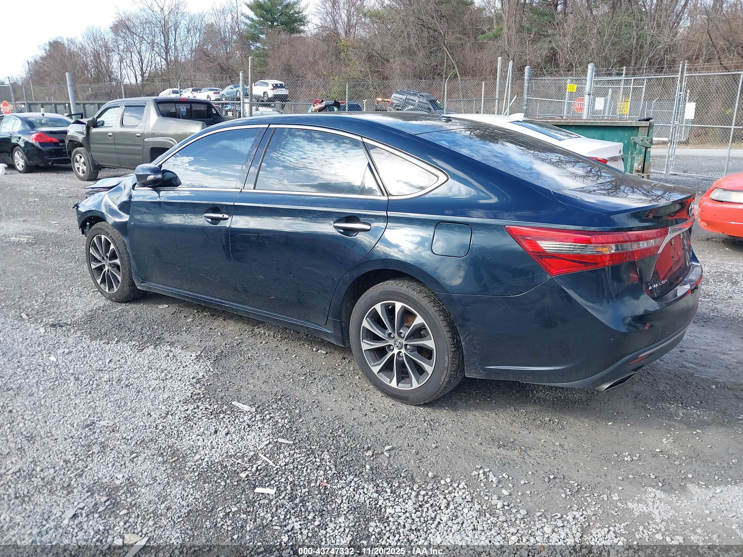 TOYOTA AVALON image 3