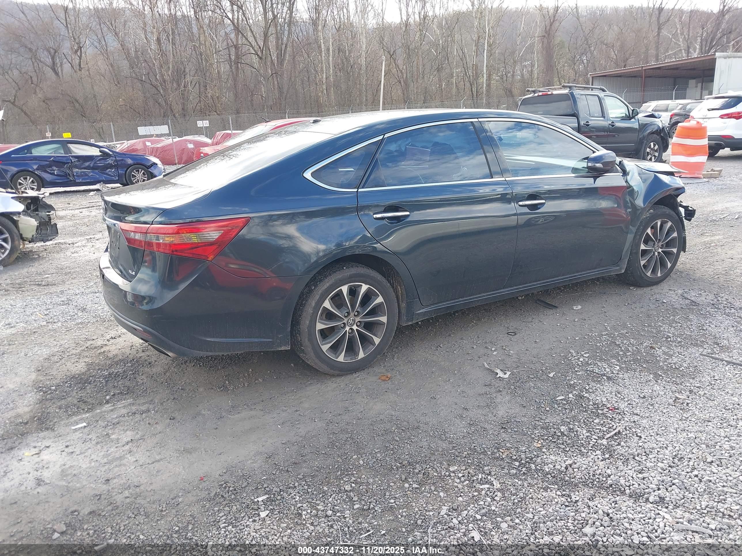 TOYOTA AVALON image 4