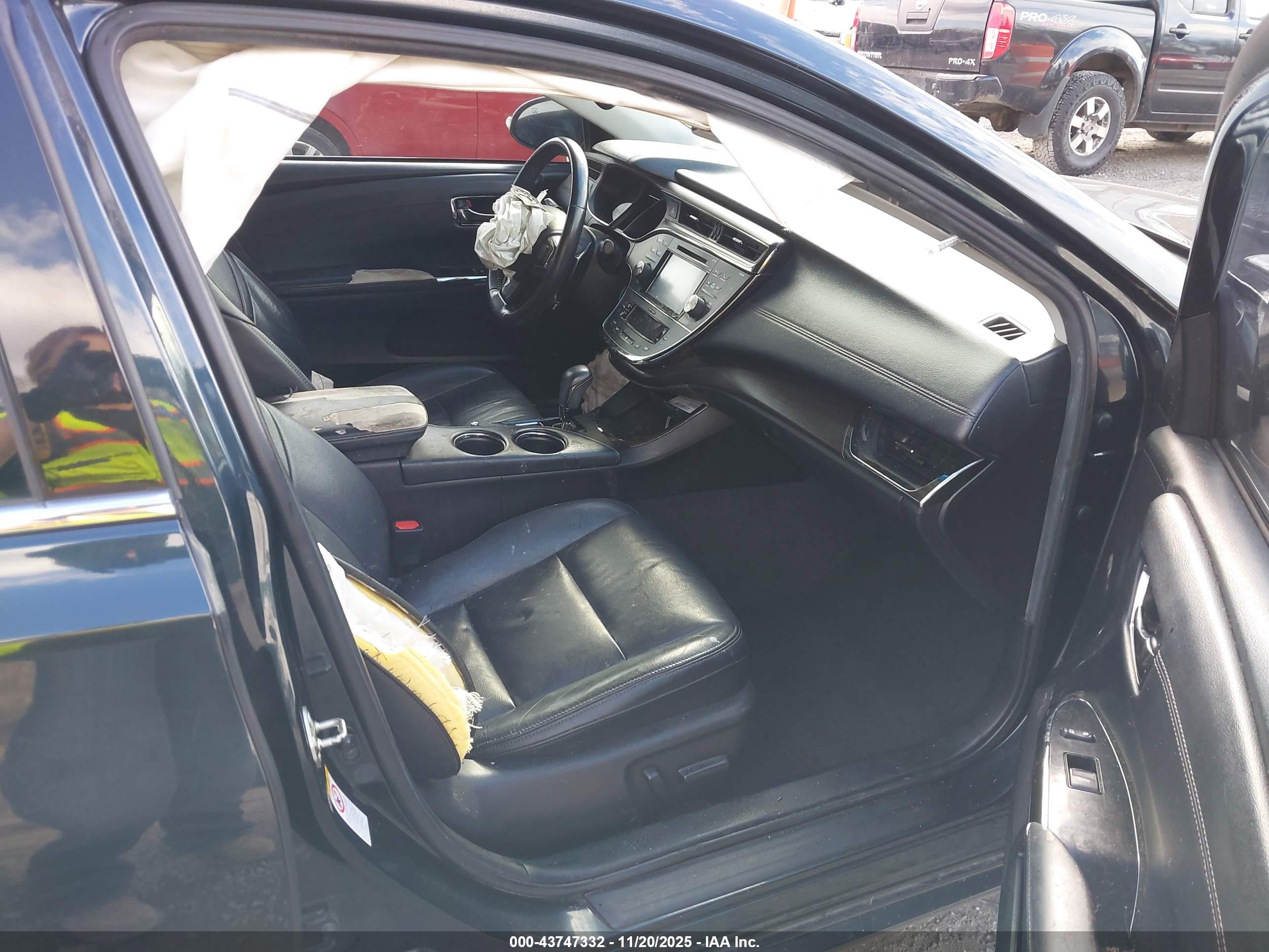 TOYOTA AVALON image 5
