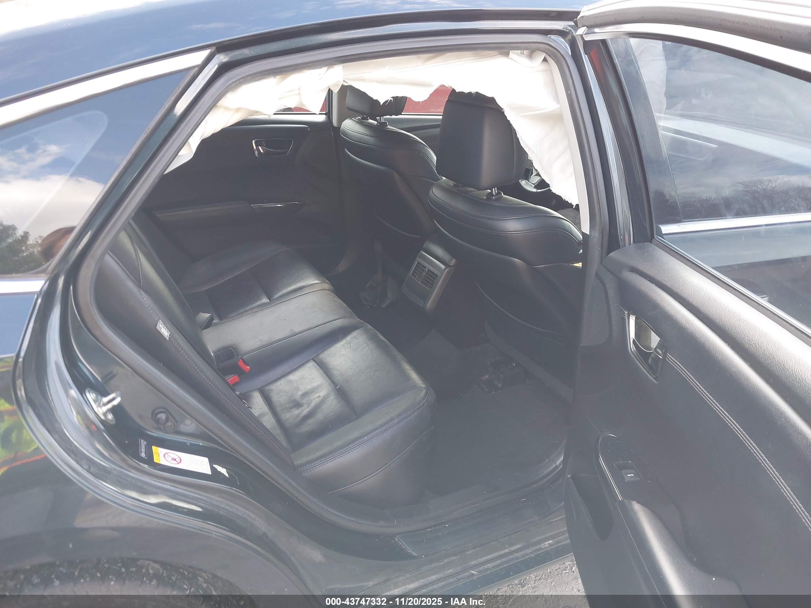 TOYOTA AVALON image 8