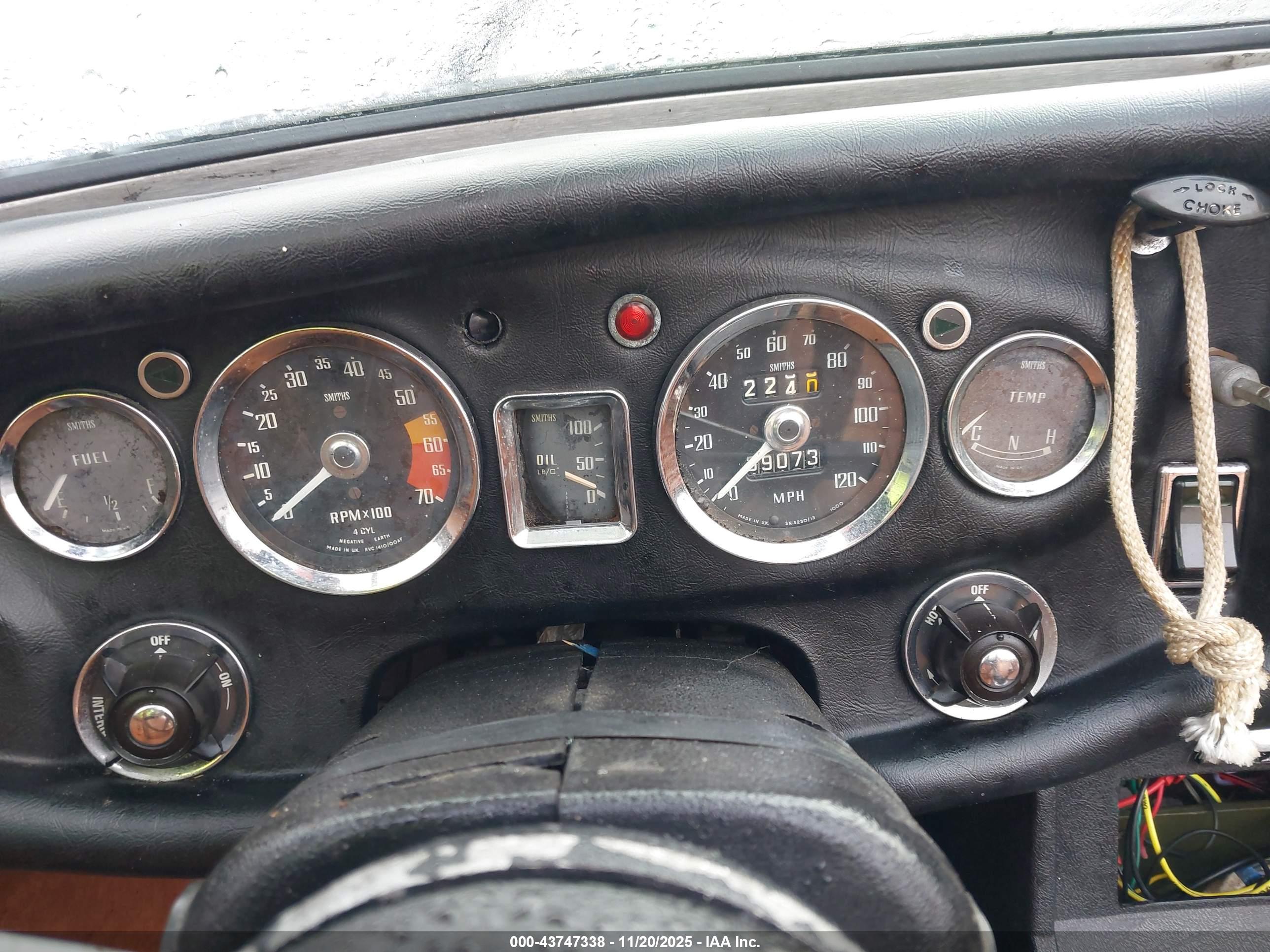 MG MGB image 7