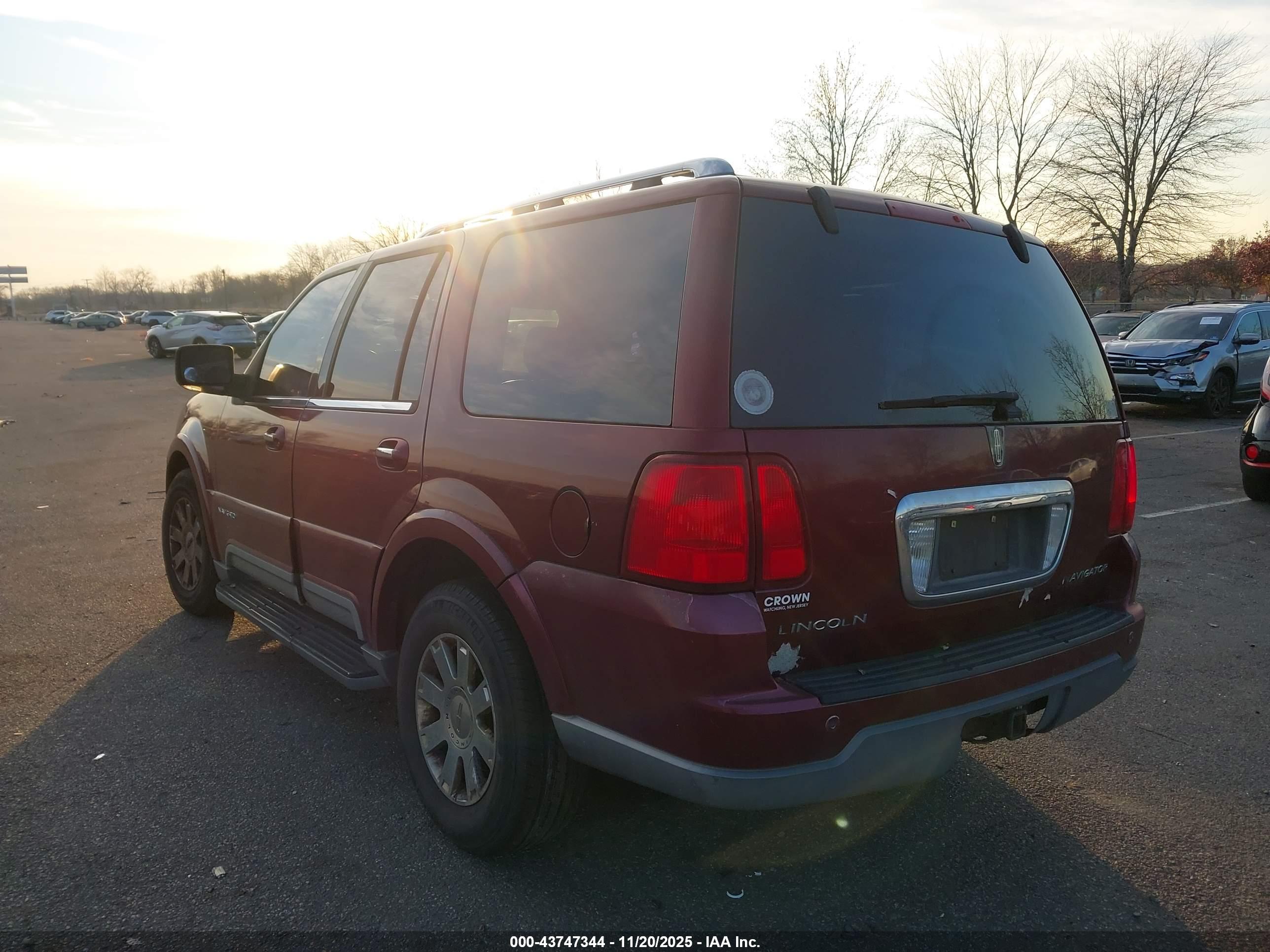 LINCOLN NAVIGATOR image 3