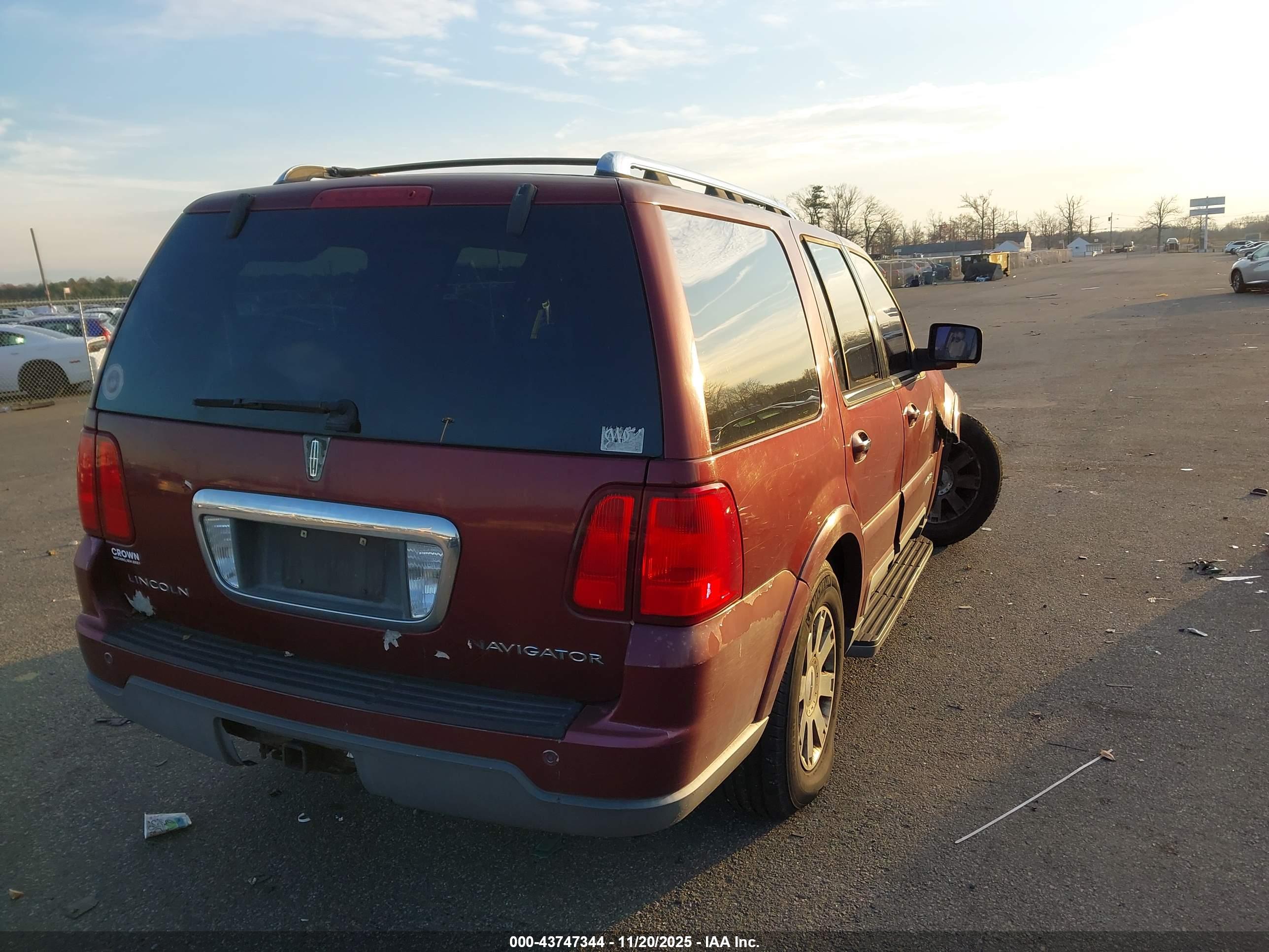 LINCOLN NAVIGATOR image 4