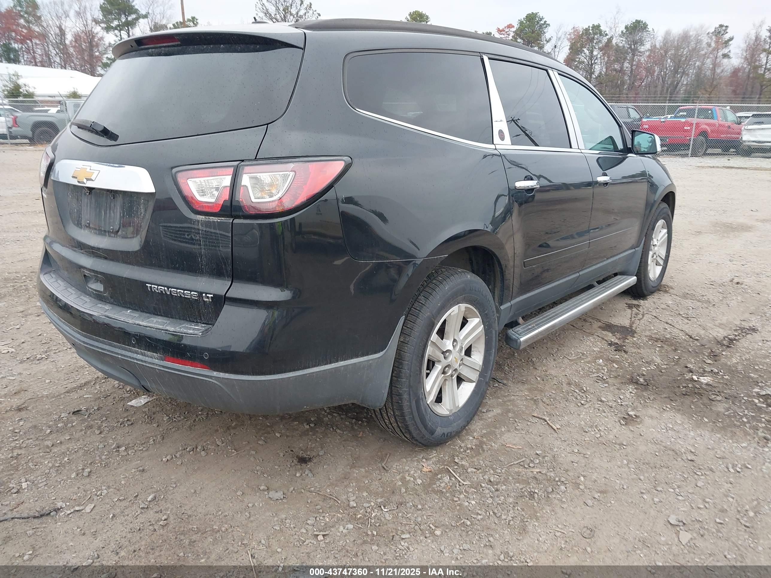 CHEVROLET TRAVERSE image 4