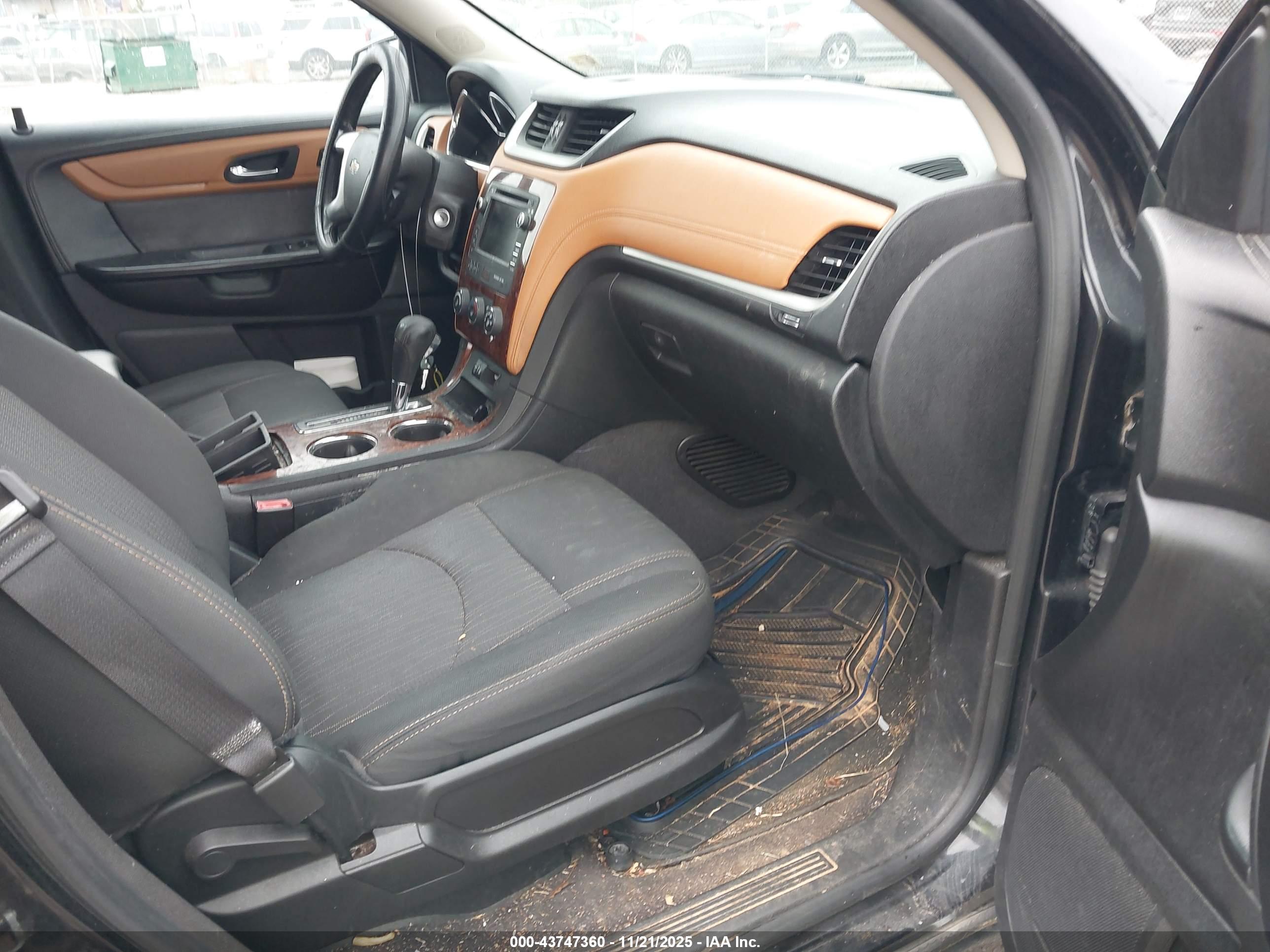CHEVROLET TRAVERSE image 5