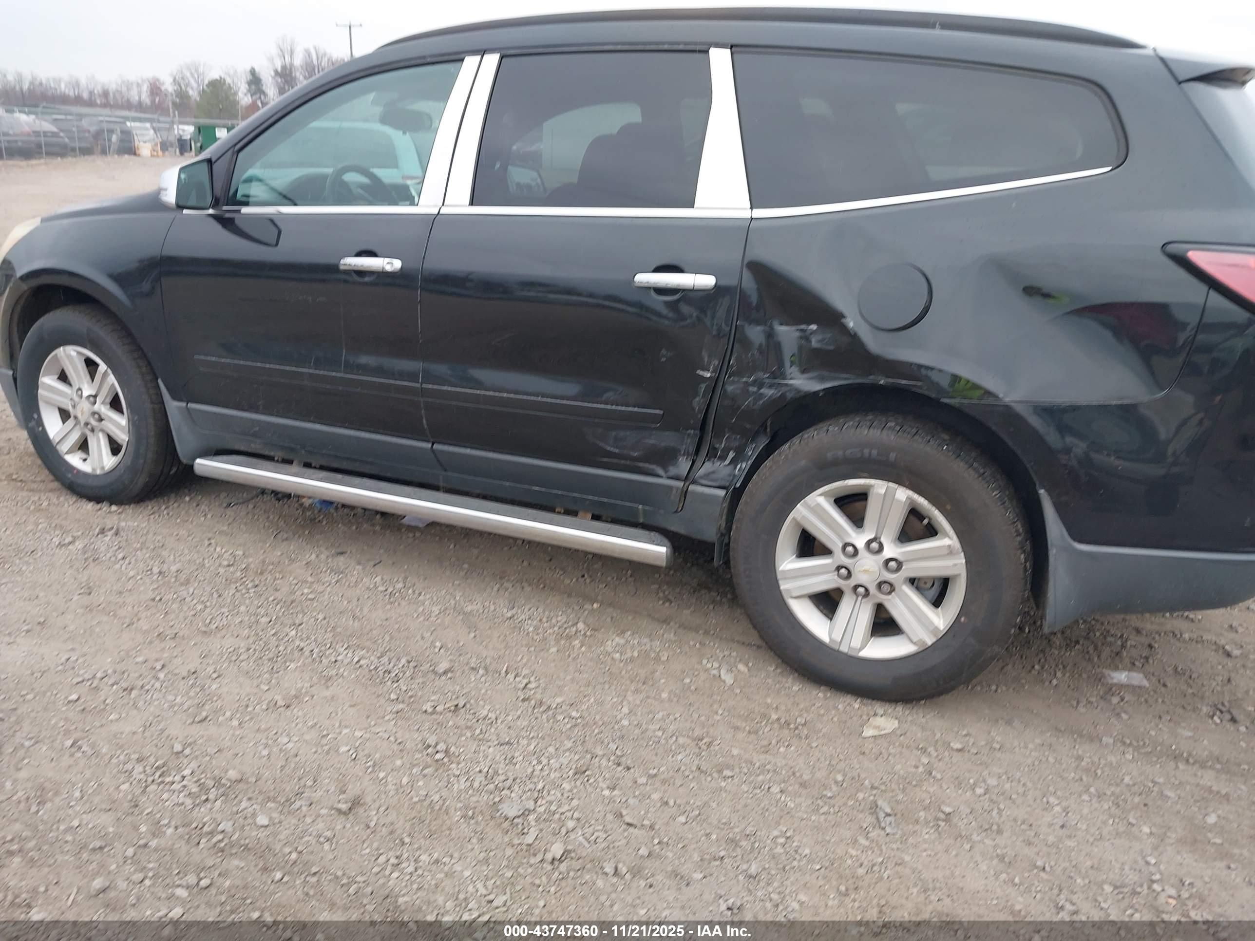 CHEVROLET TRAVERSE image 6