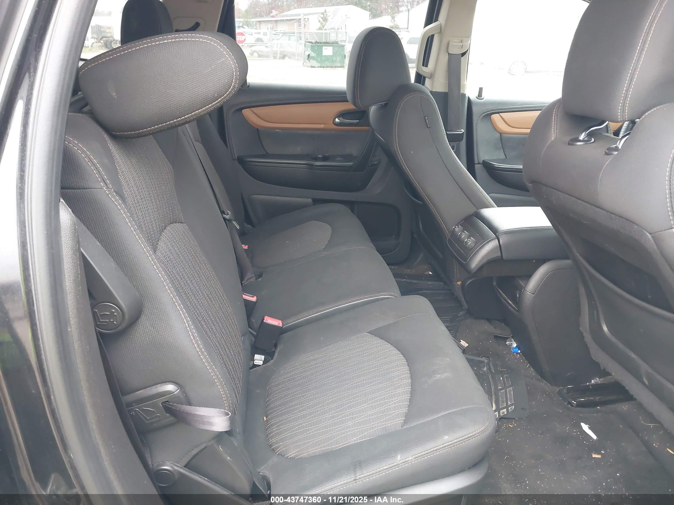 CHEVROLET TRAVERSE image 8
