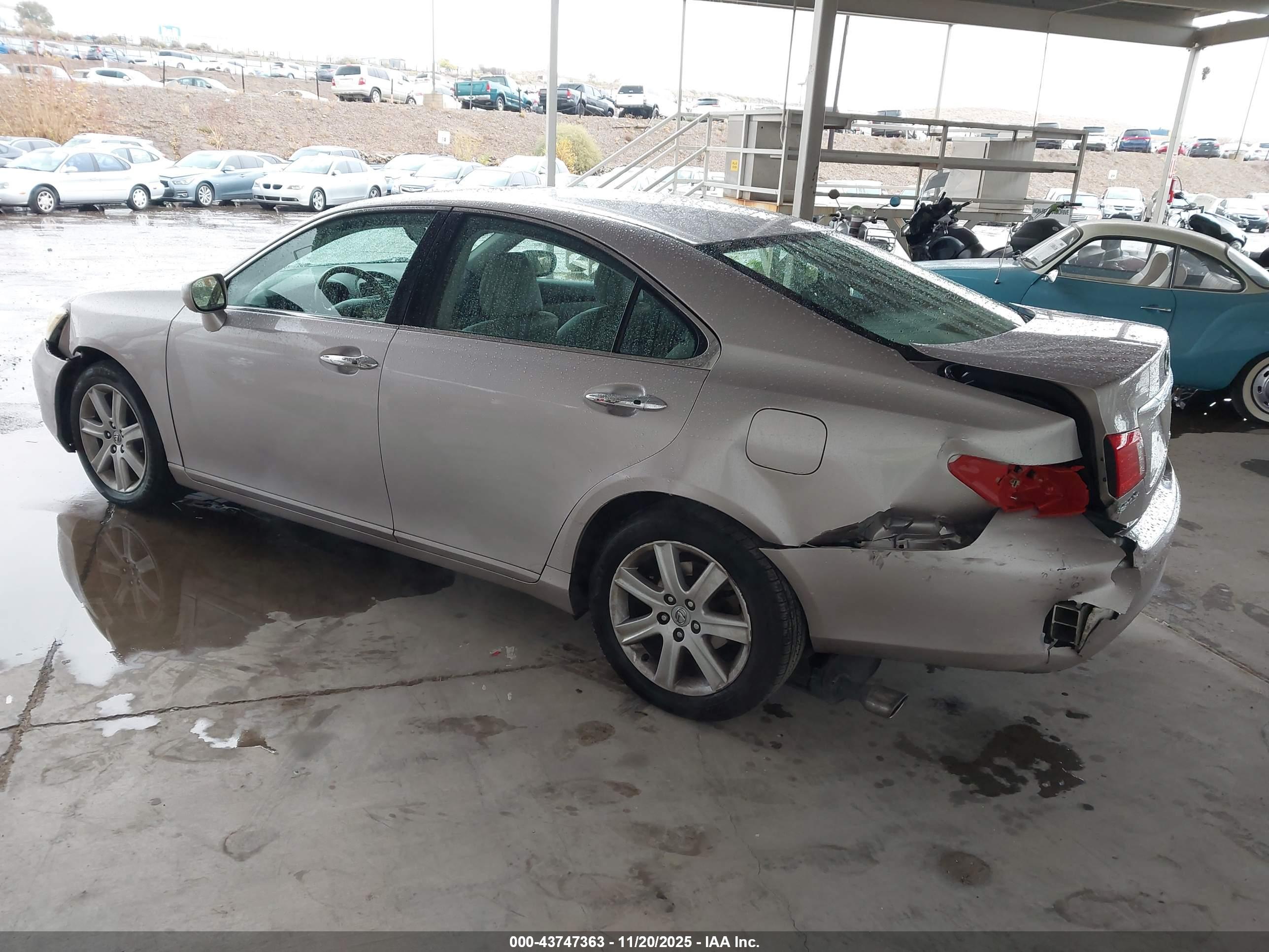 LEXUS ES image 3