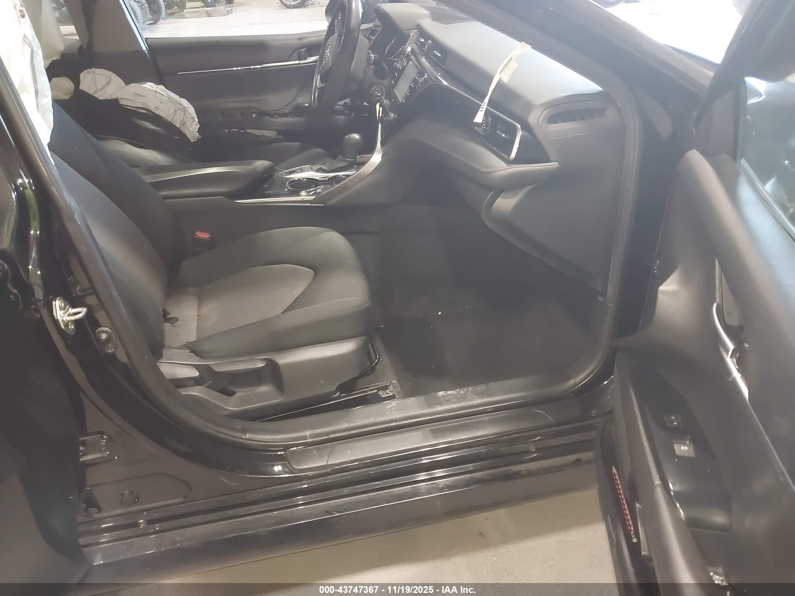 TOYOTA CAMRY image 5