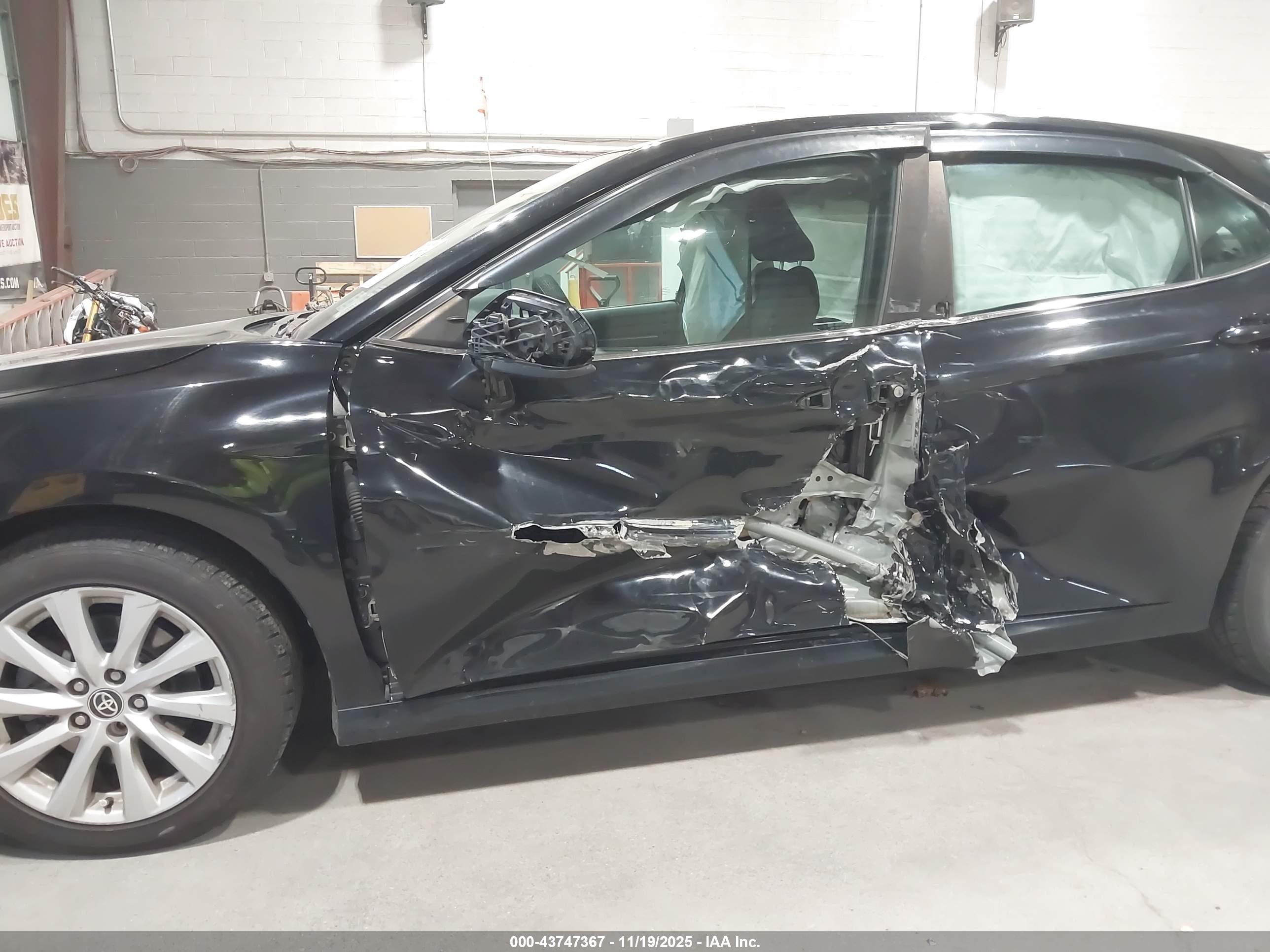 TOYOTA CAMRY image 6
