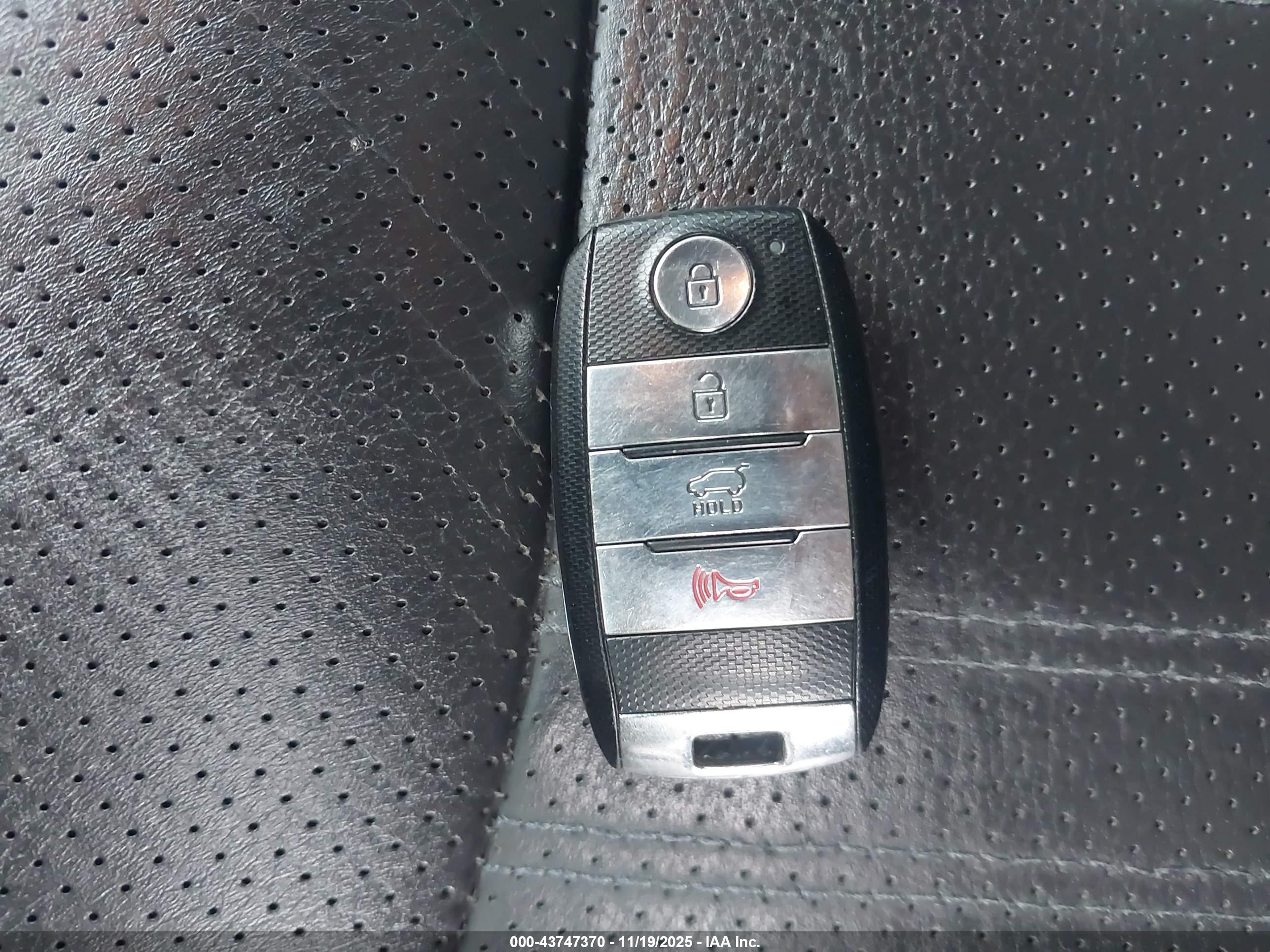 KIA SORENTO image 11