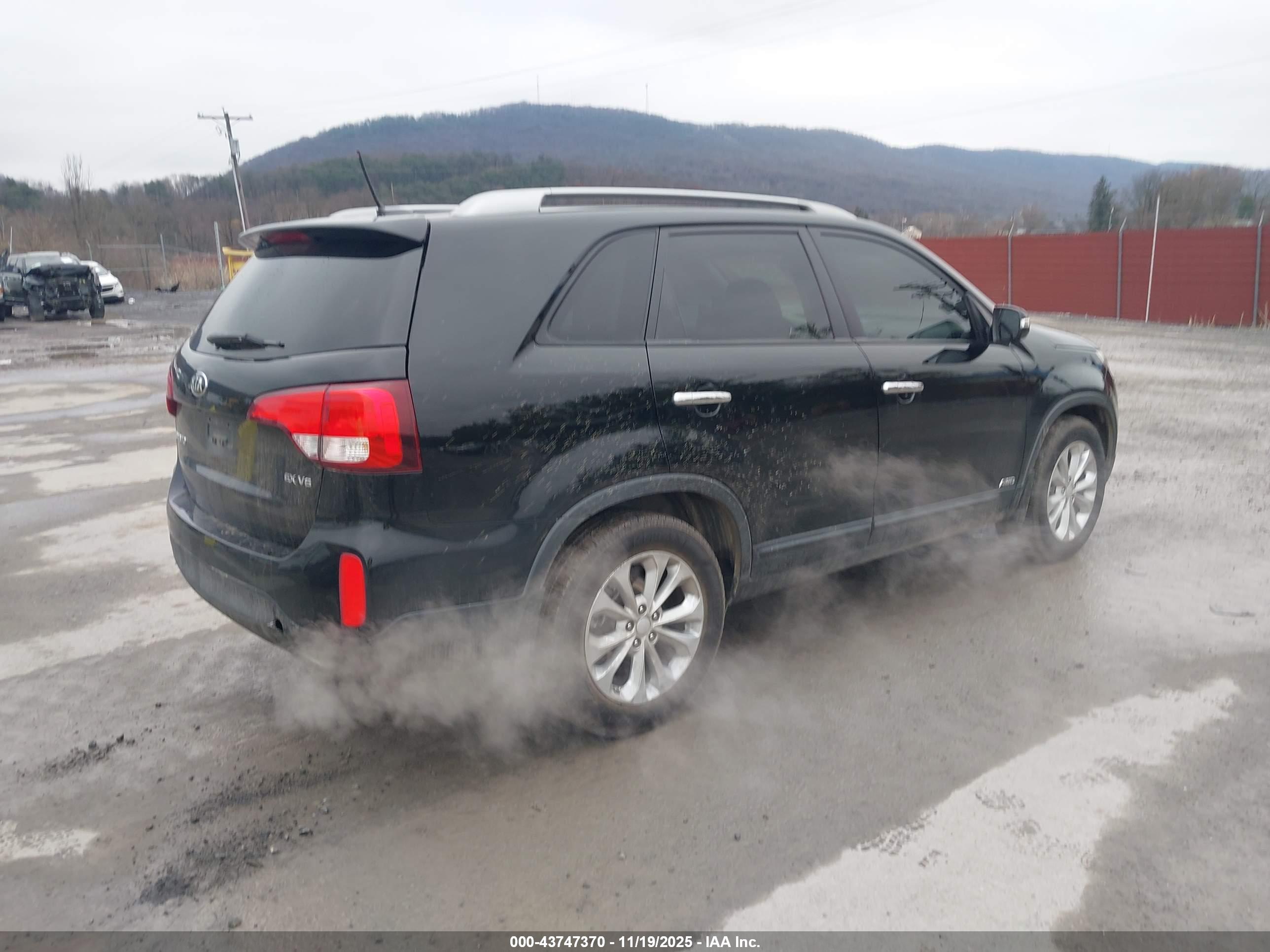 KIA SORENTO image 4