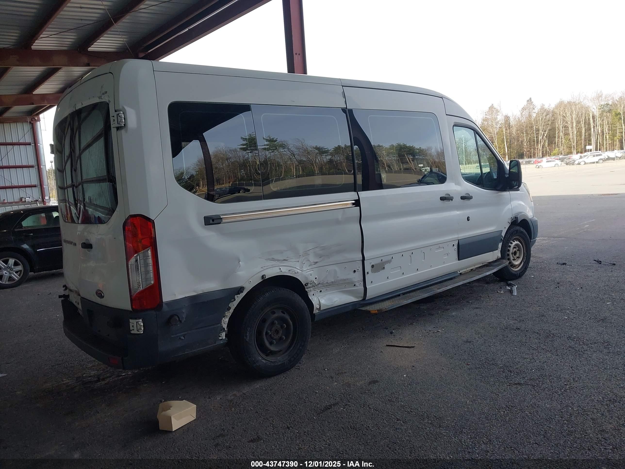 FORD TRANSIT-350 image 4