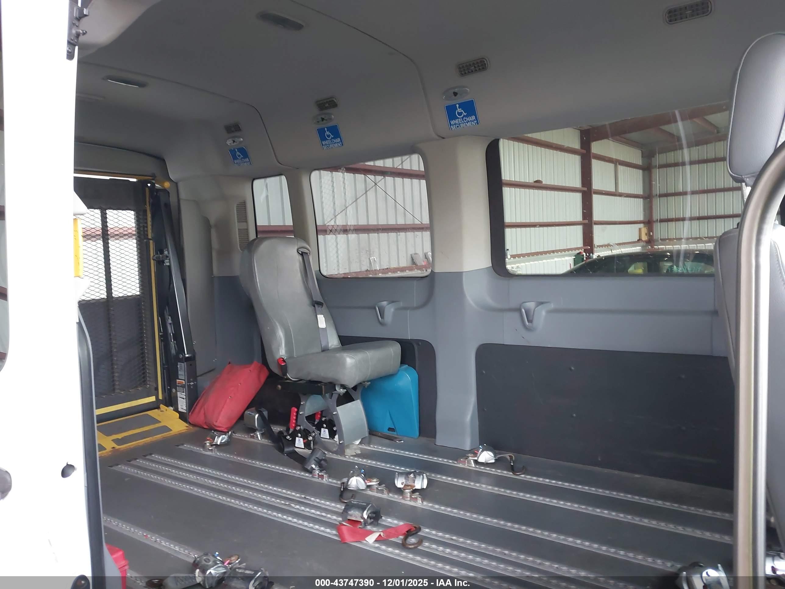 FORD TRANSIT-350 image 8