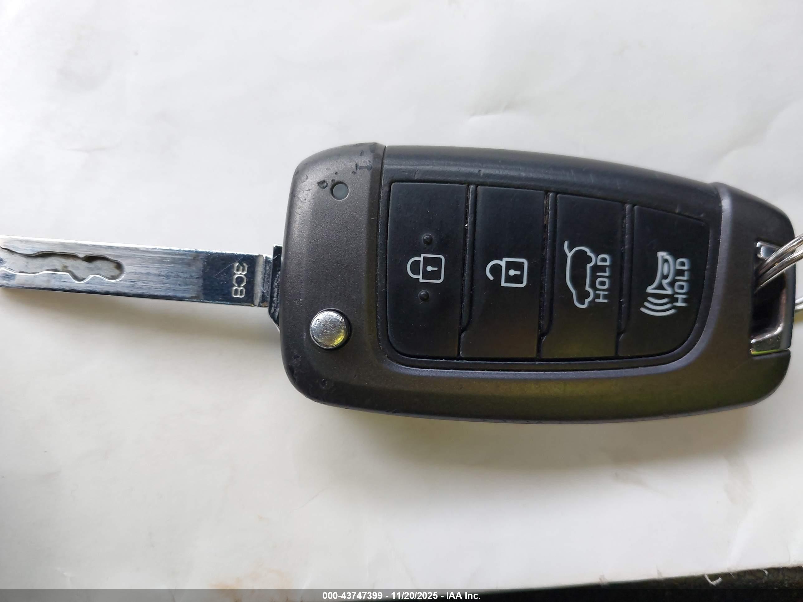 HYUNDAI ELANTRA image 11