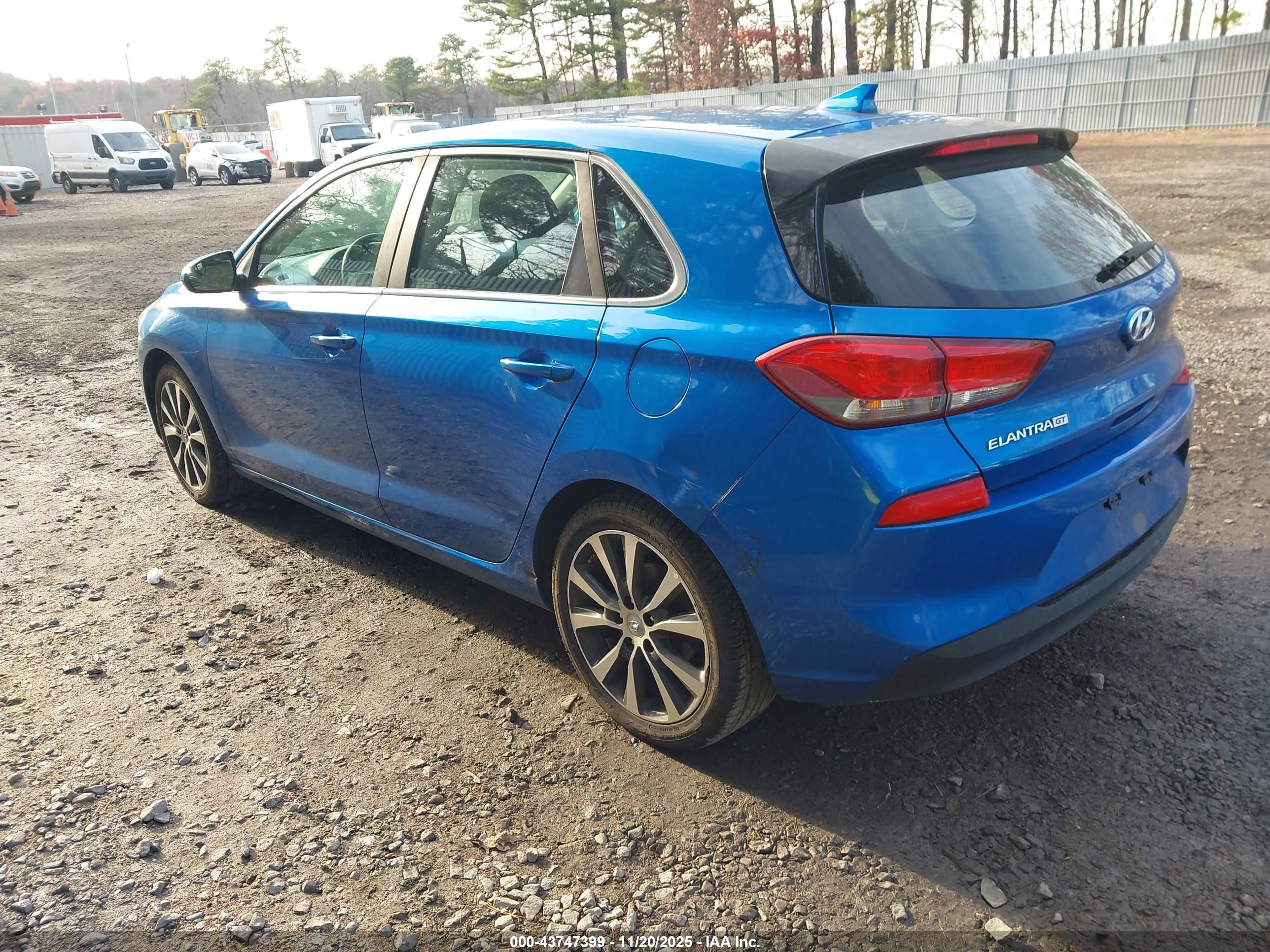 HYUNDAI ELANTRA image 3