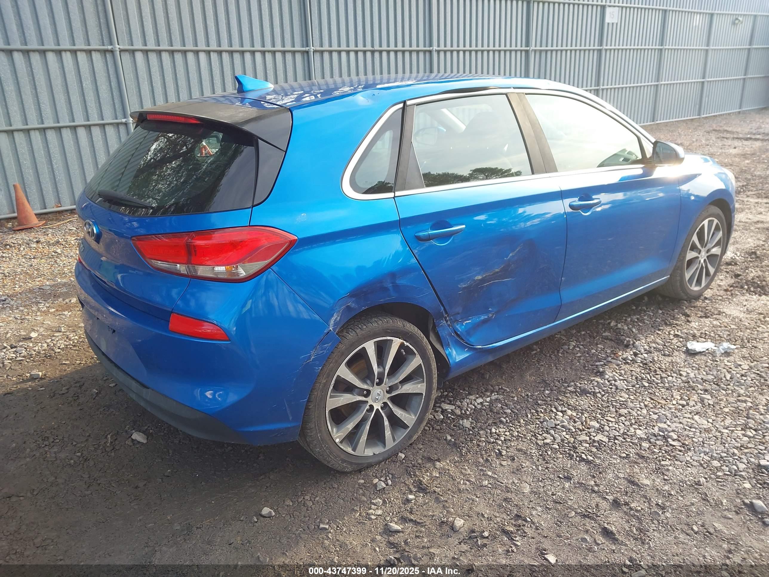 HYUNDAI ELANTRA image 4