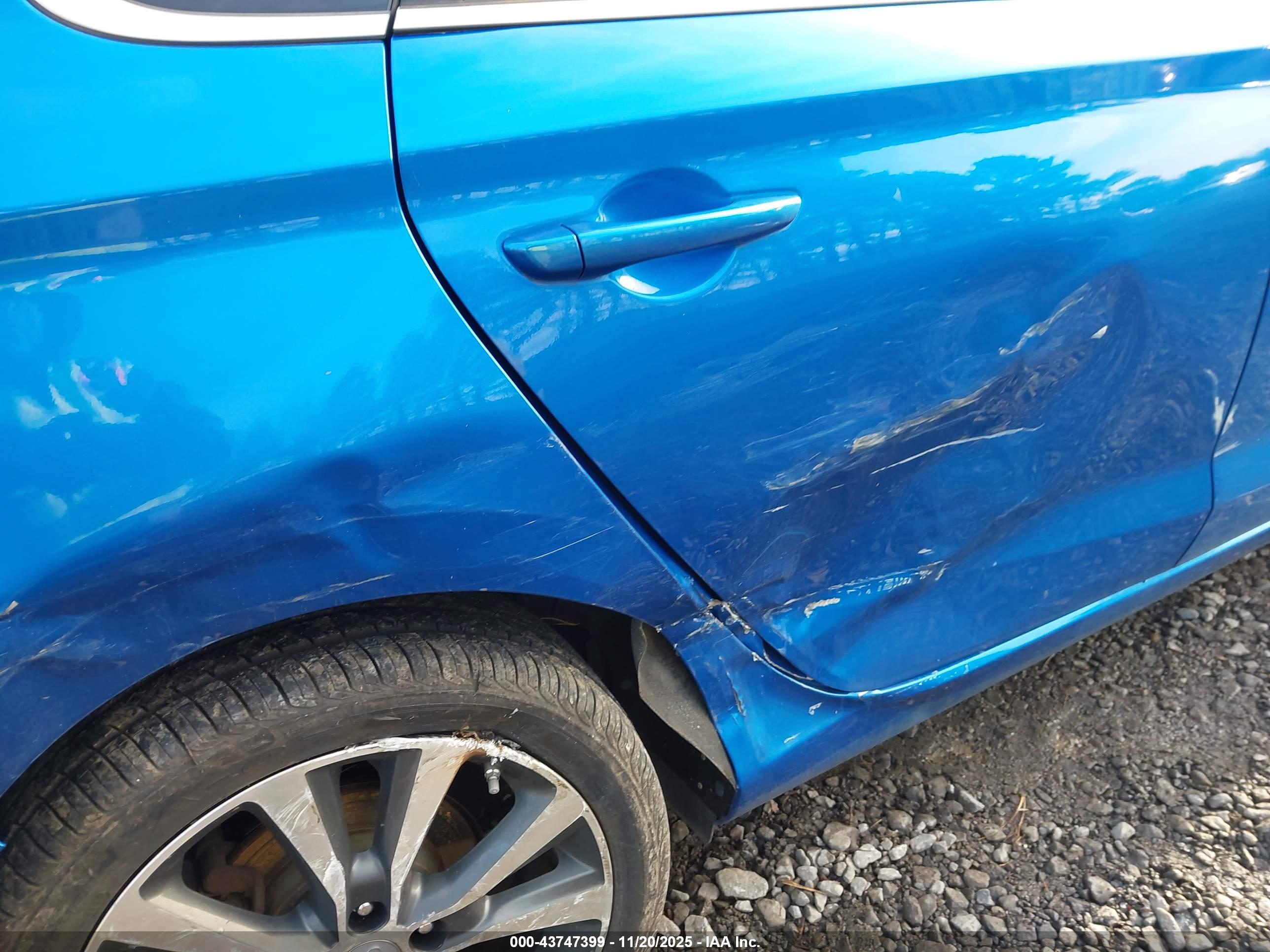 HYUNDAI ELANTRA image 6