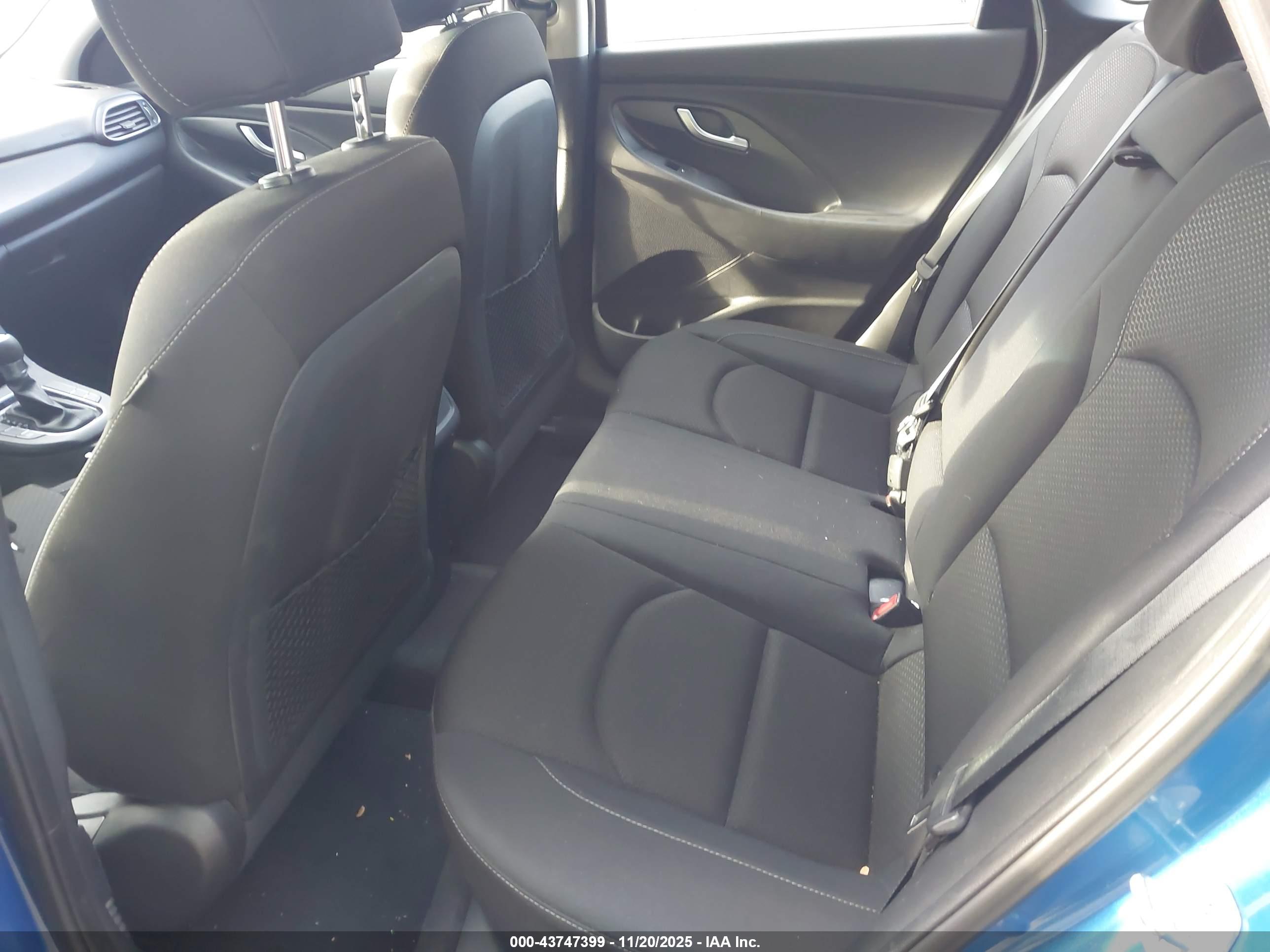 HYUNDAI ELANTRA image 8