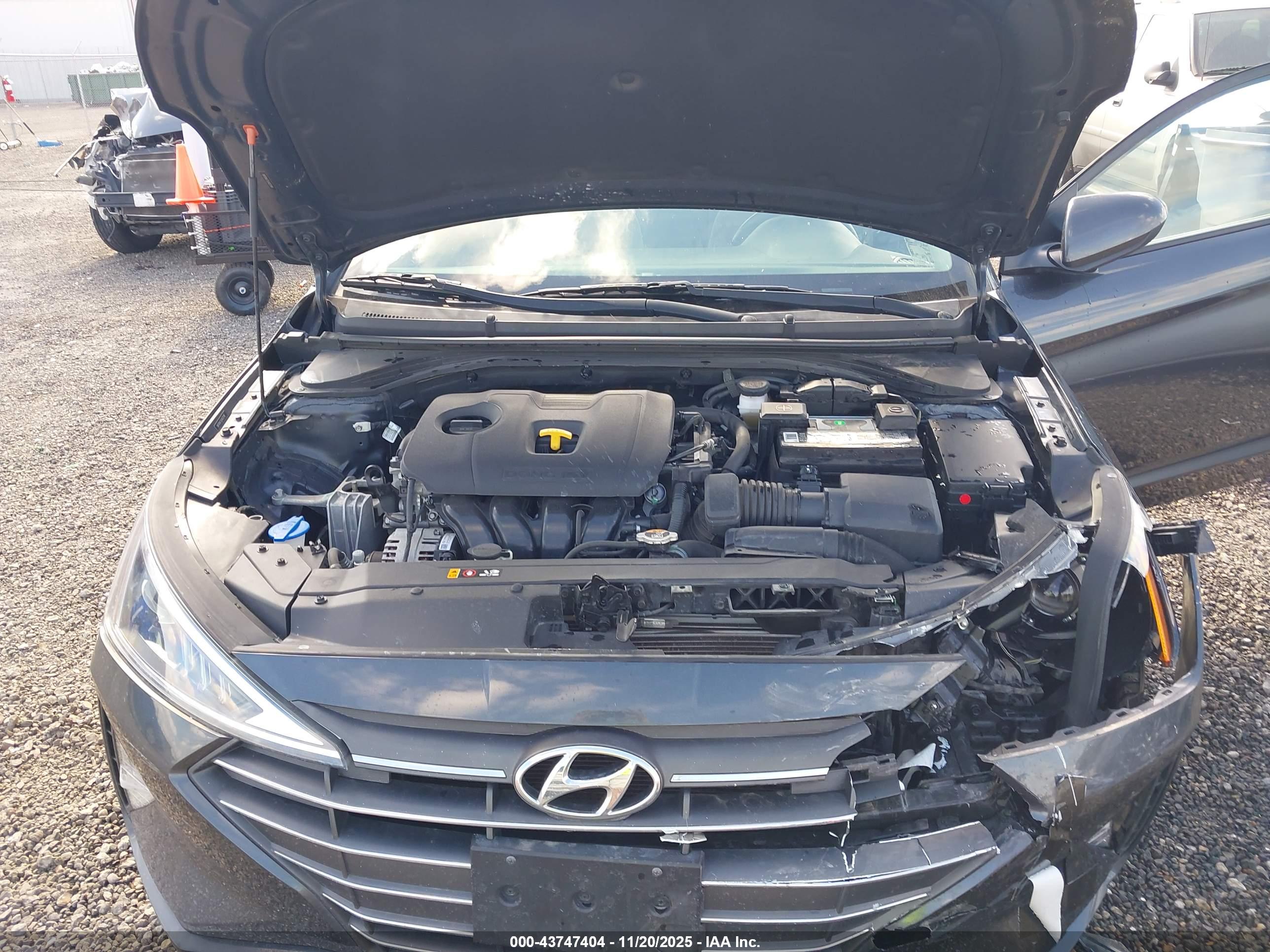 HYUNDAI ELANTRA image 10