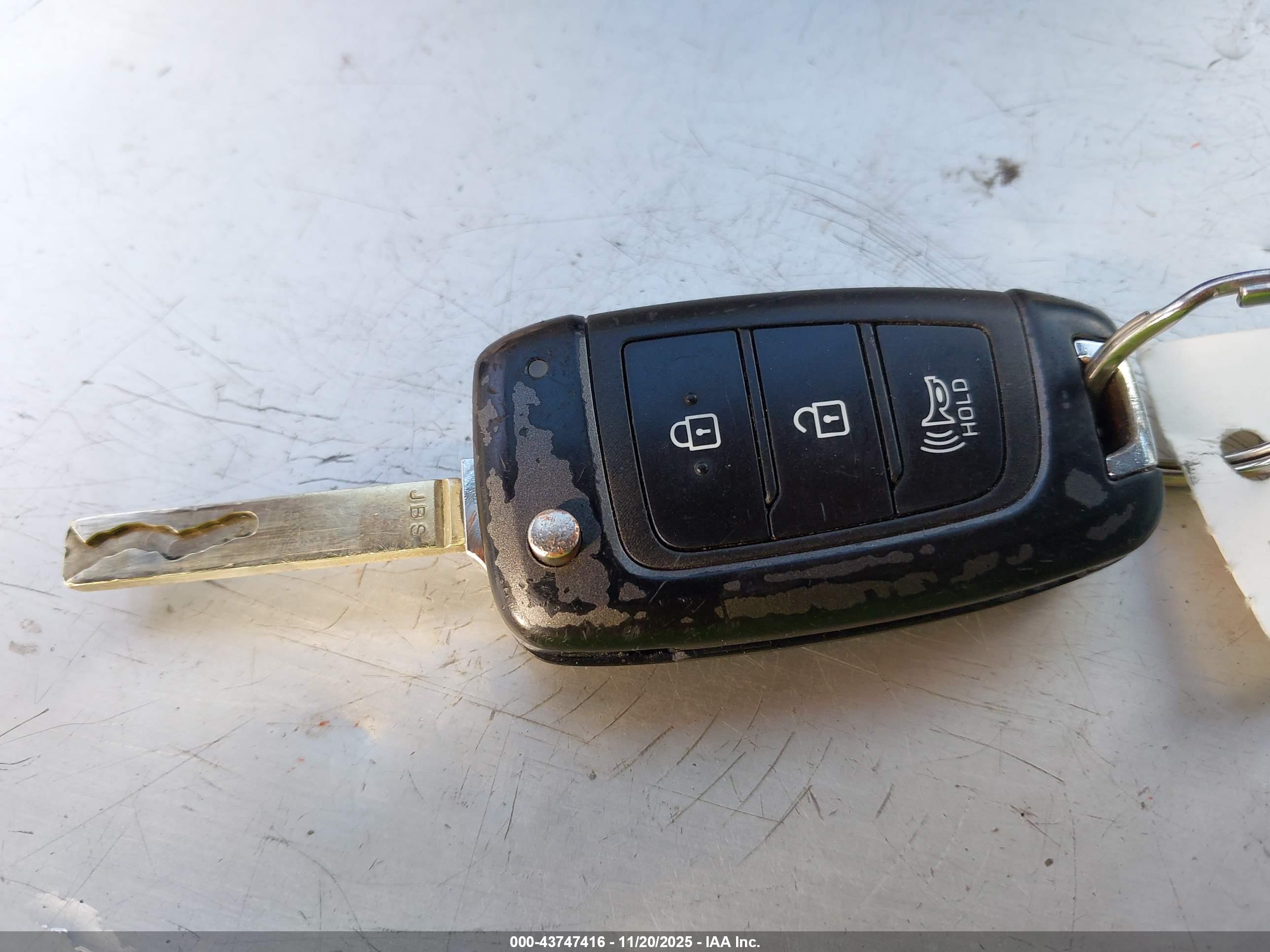 HYUNDAI TUCSON image 11