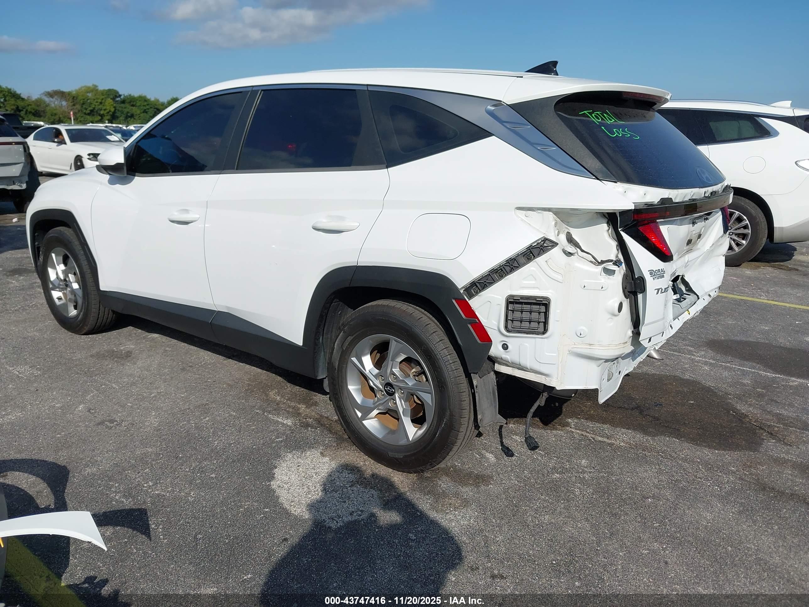 HYUNDAI TUCSON image 3