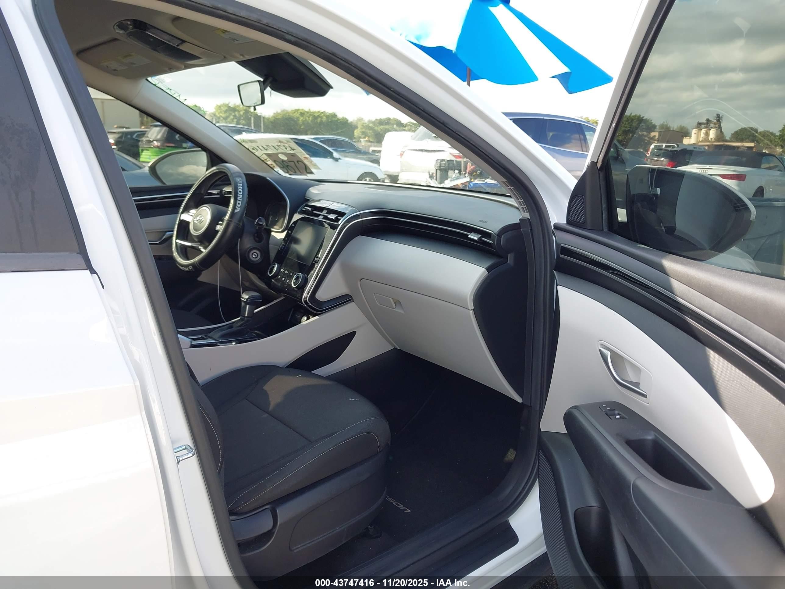 HYUNDAI TUCSON image 5