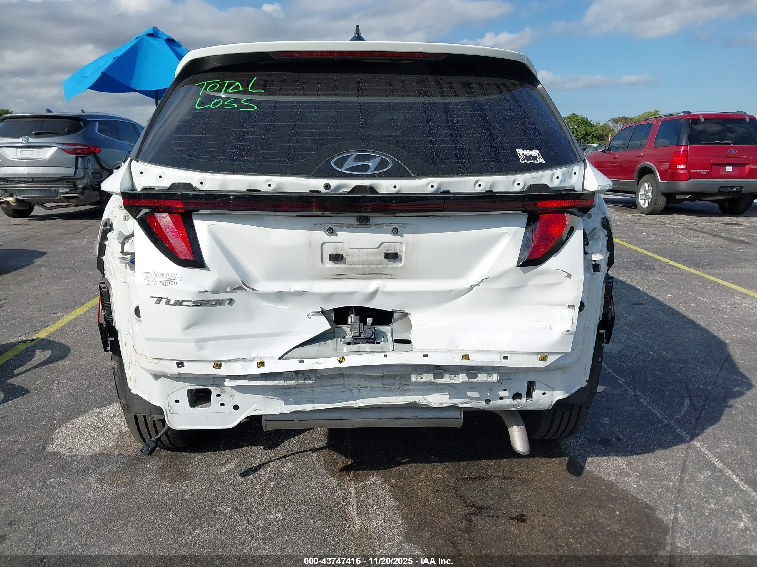 HYUNDAI TUCSON image 6