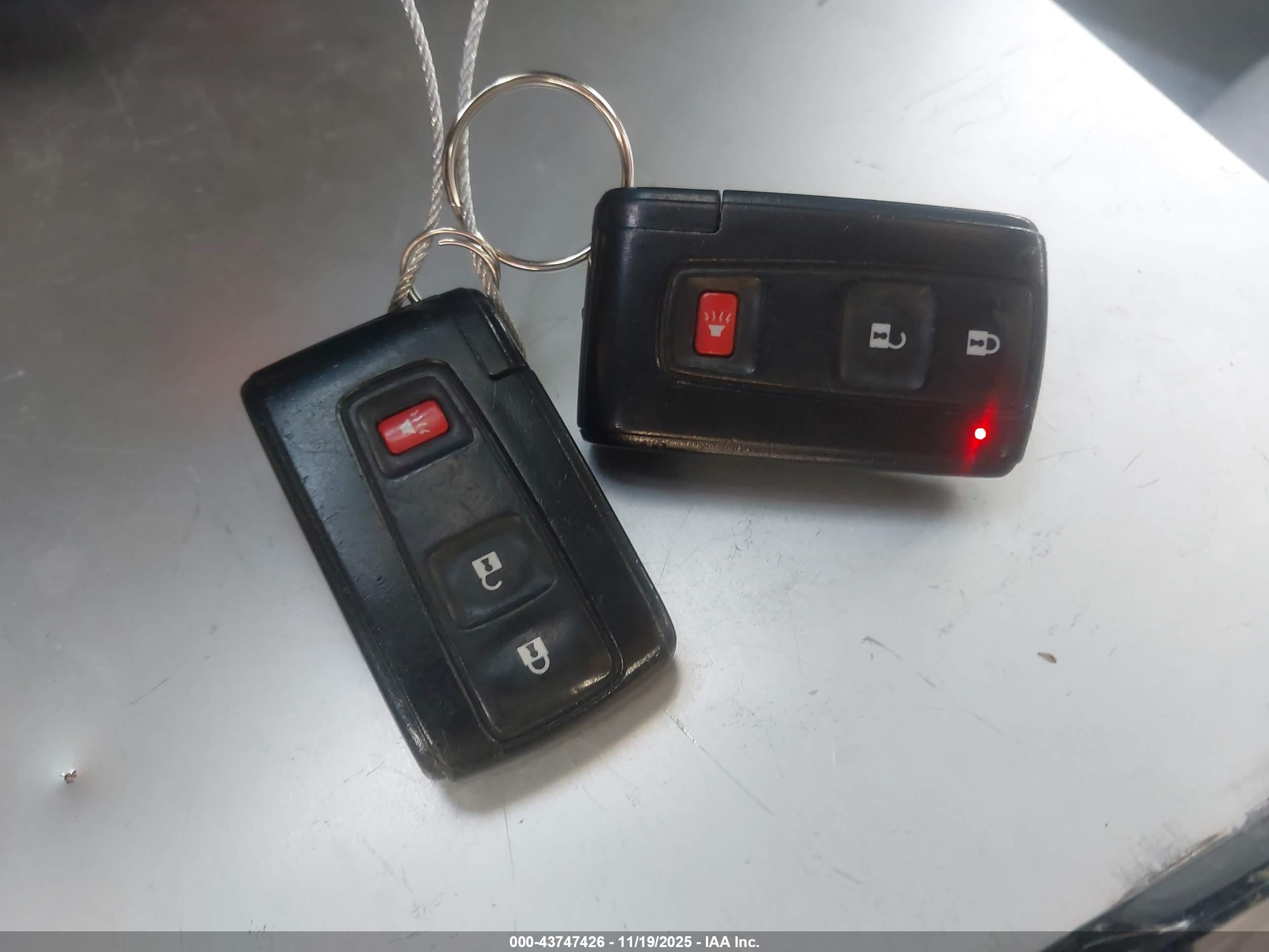 TOYOTA PRIUS image 11
