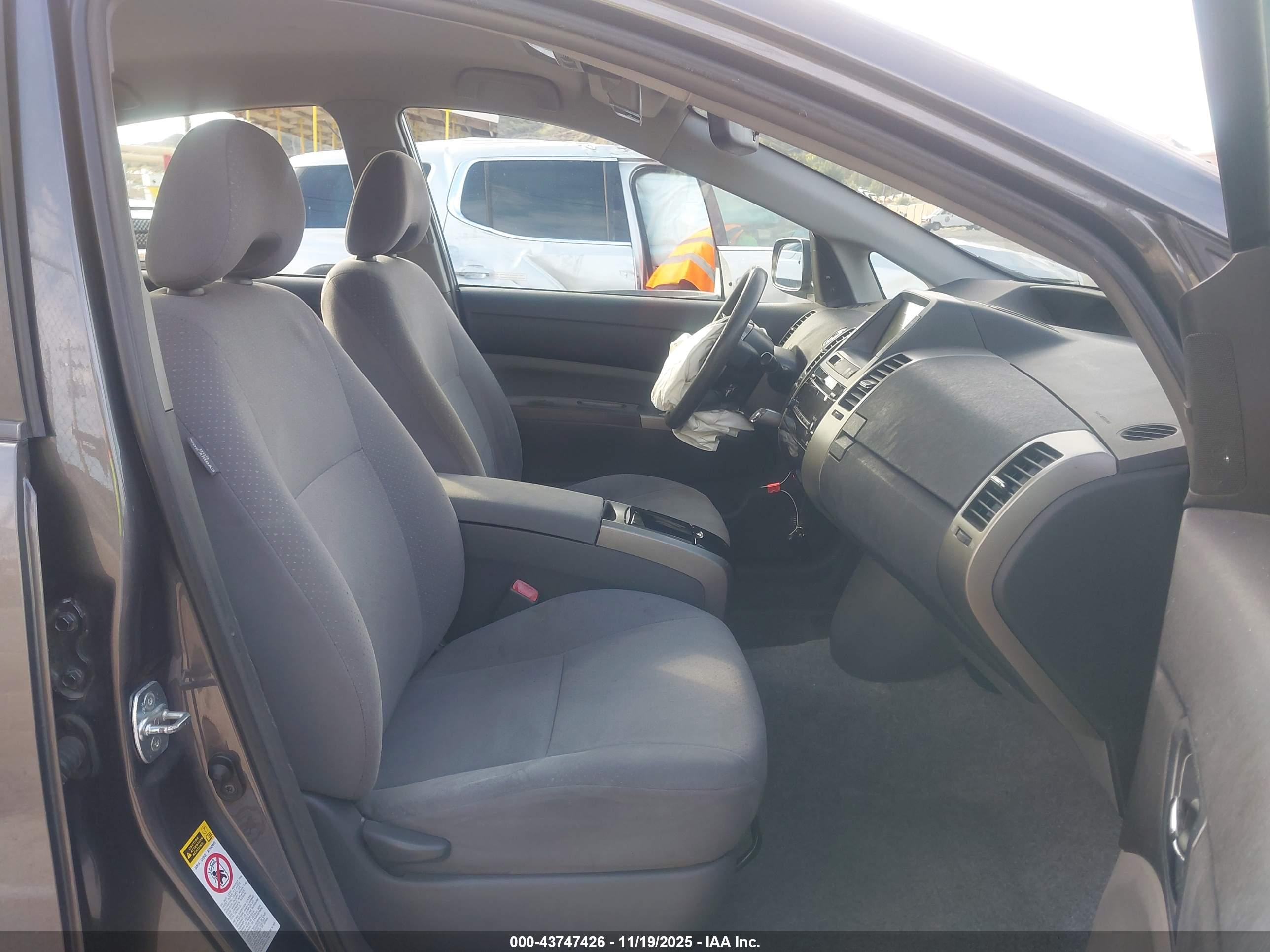 TOYOTA PRIUS image 5